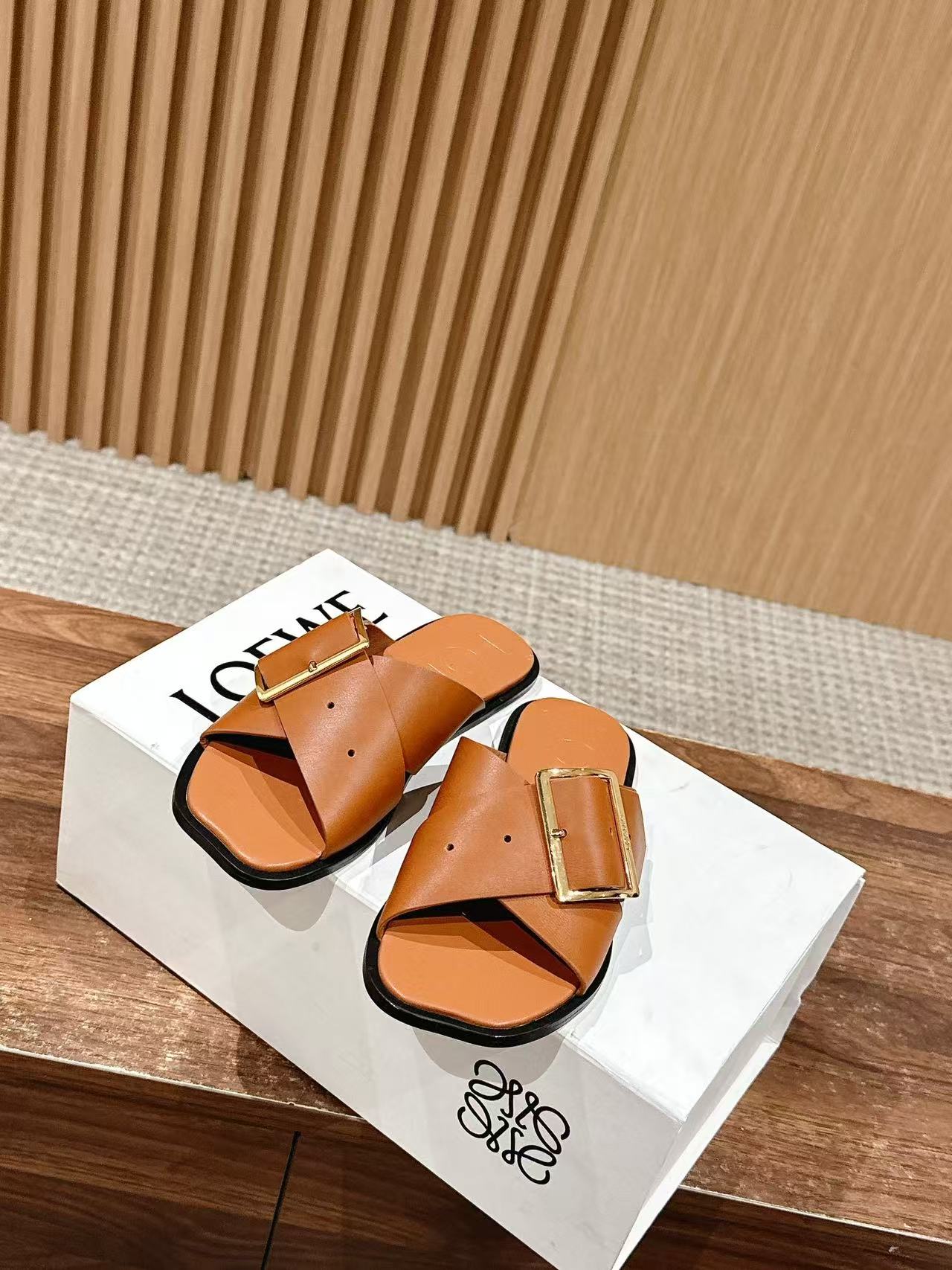 L0WEW 高品質クロスフラットスリッパ【50％割引+送料無料】