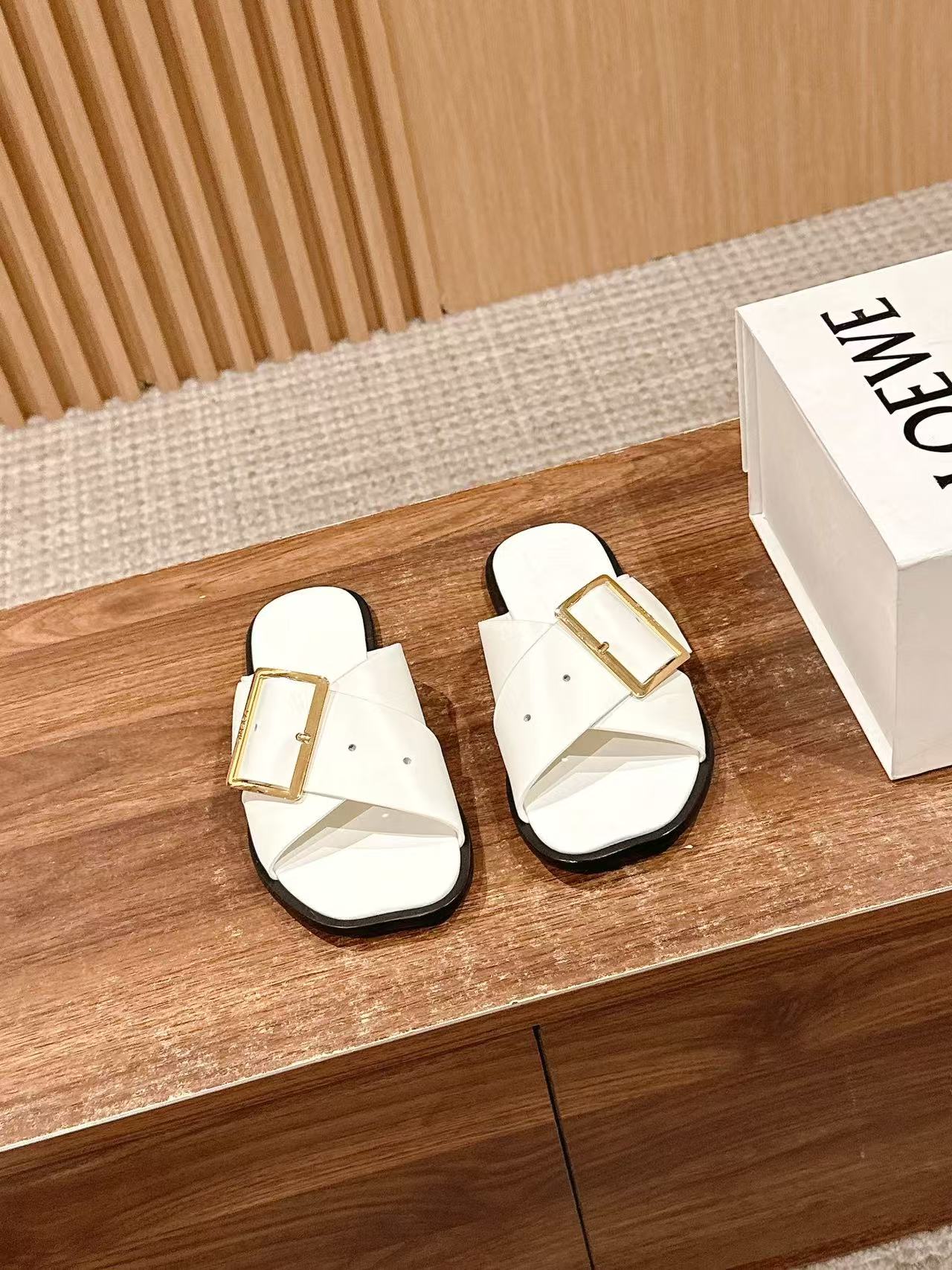 L0WEW 高品質クロスフラットスリッパ【50％割引+送料無料】
