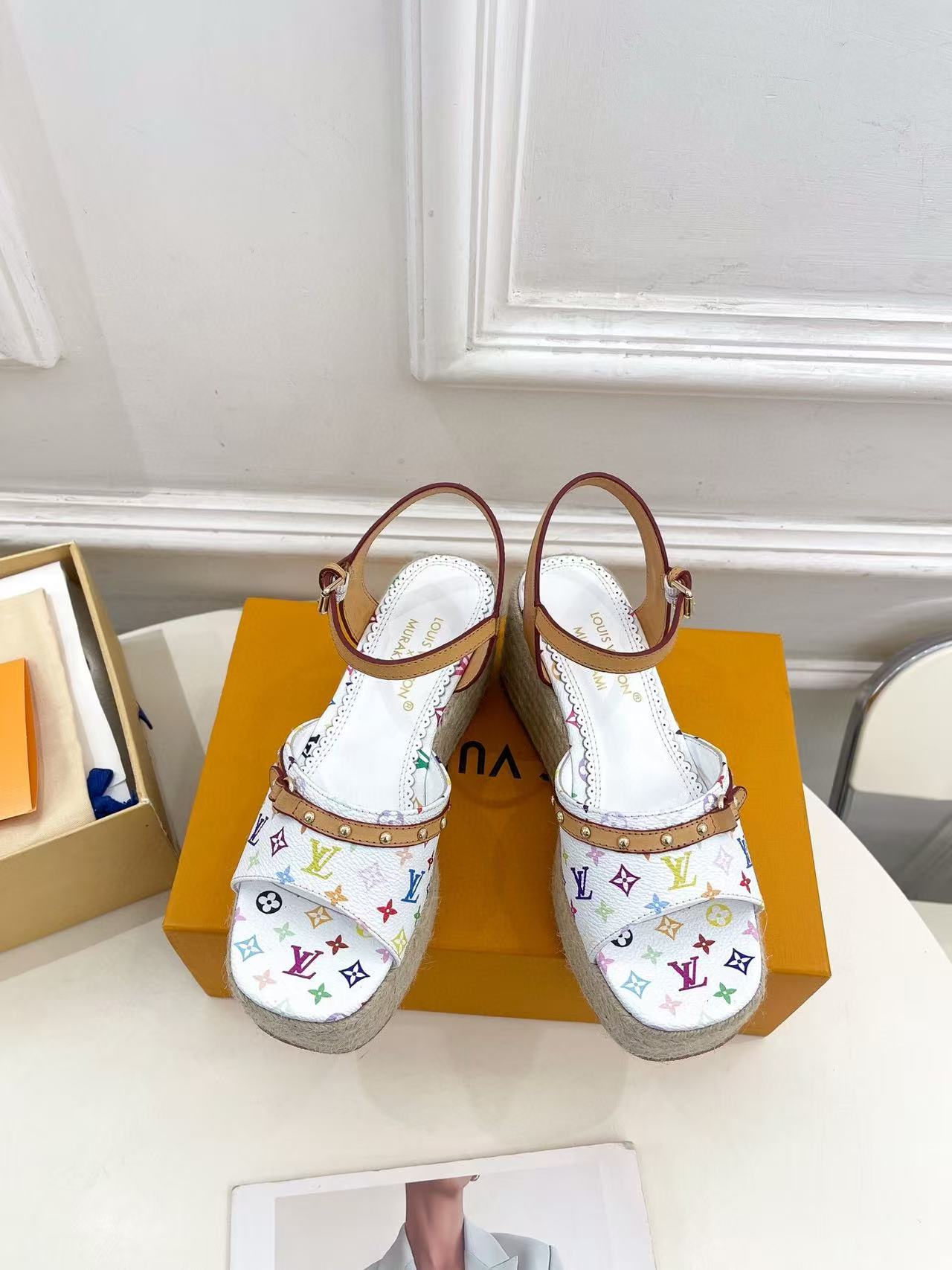 LV 高品質厚底編み込みサンダル【50％割引+送料無料】