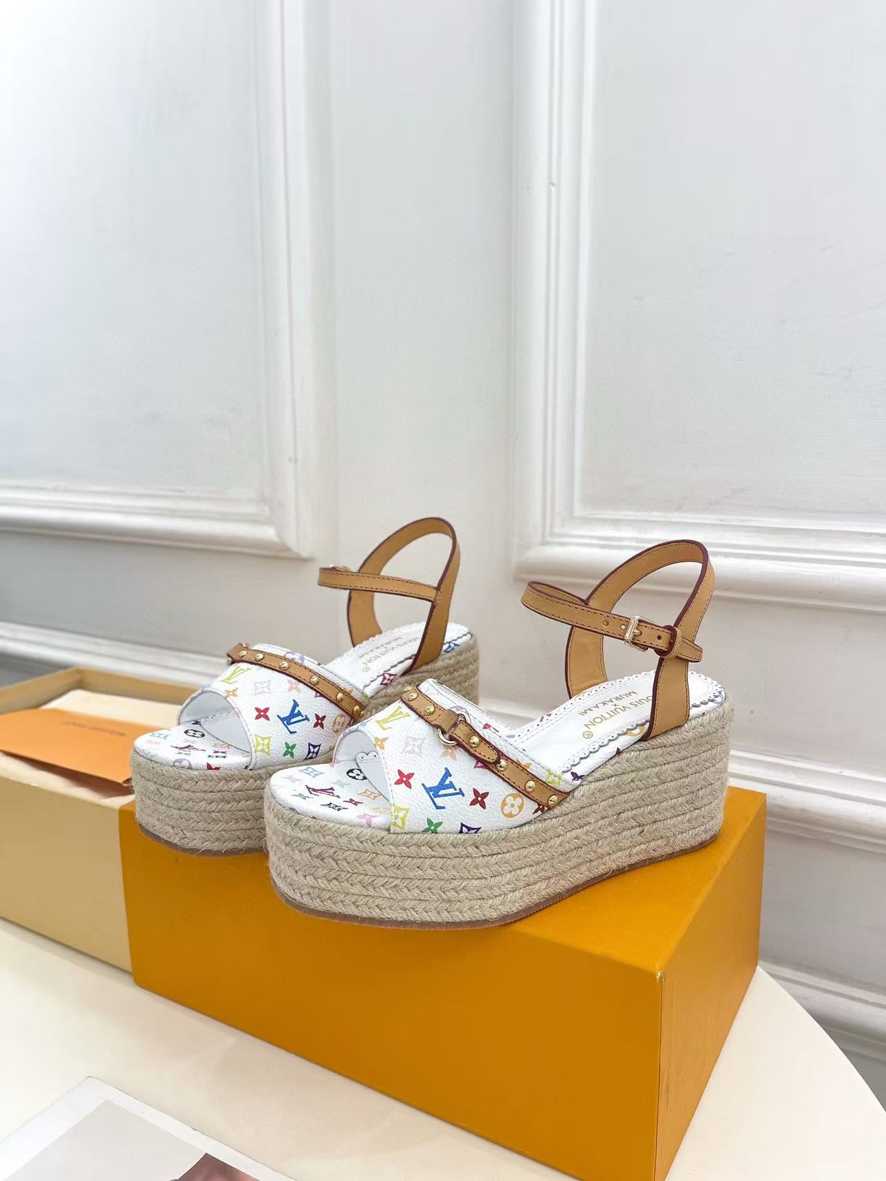 LV 高品質厚底編み込みサンダル【50％割引+送料無料】