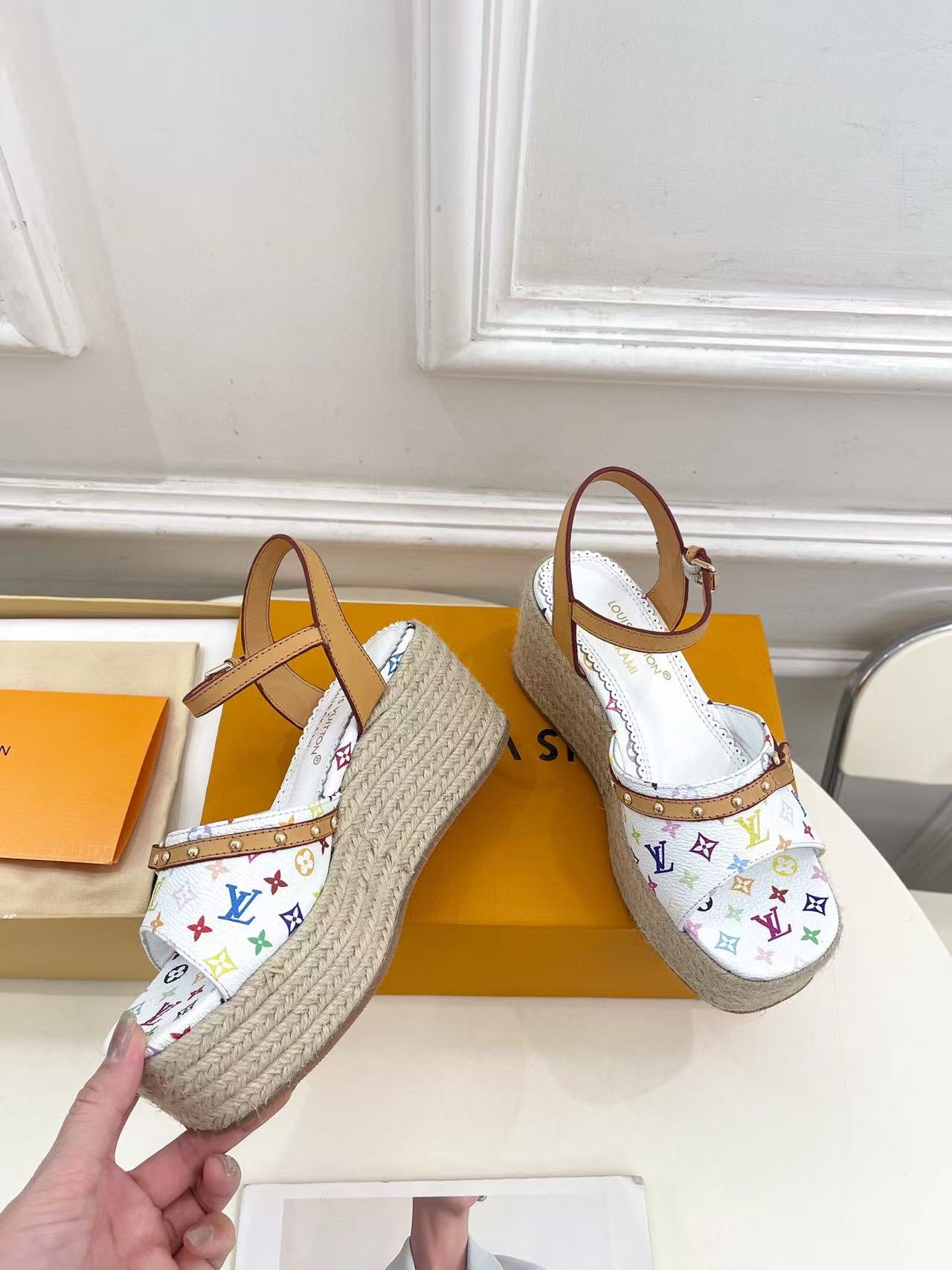 LV 高品質厚底編み込みサンダル【50％割引+送料無料】