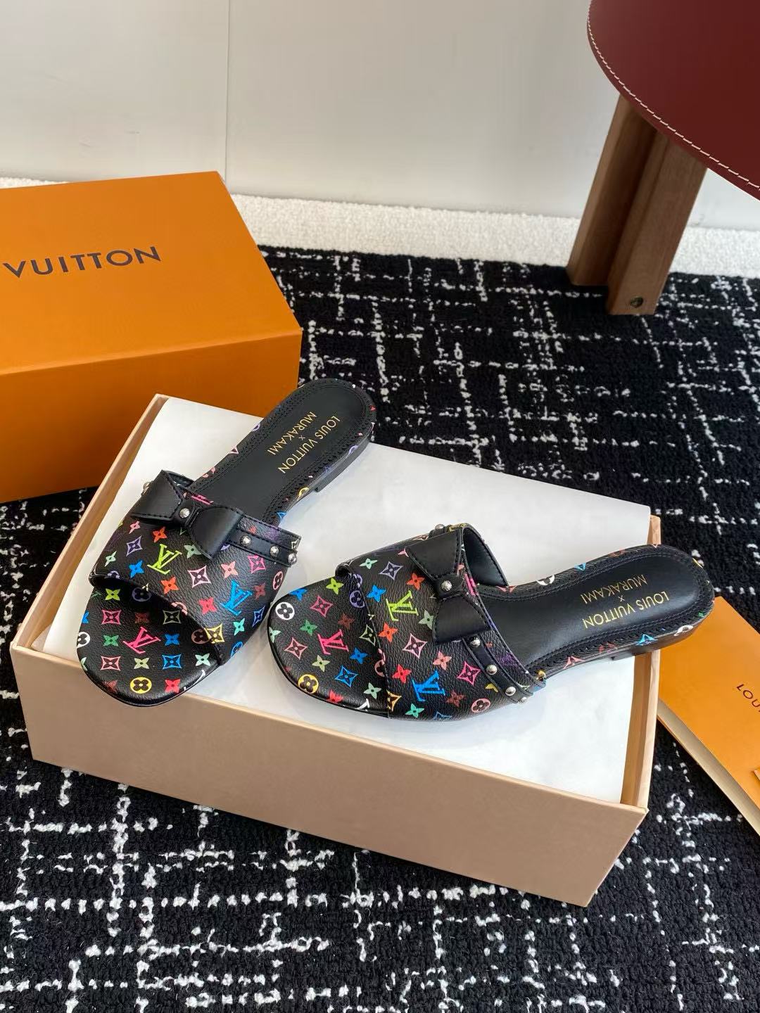 LV 高品質ボウシープスキンスリッパ【50％割引+送料無料】