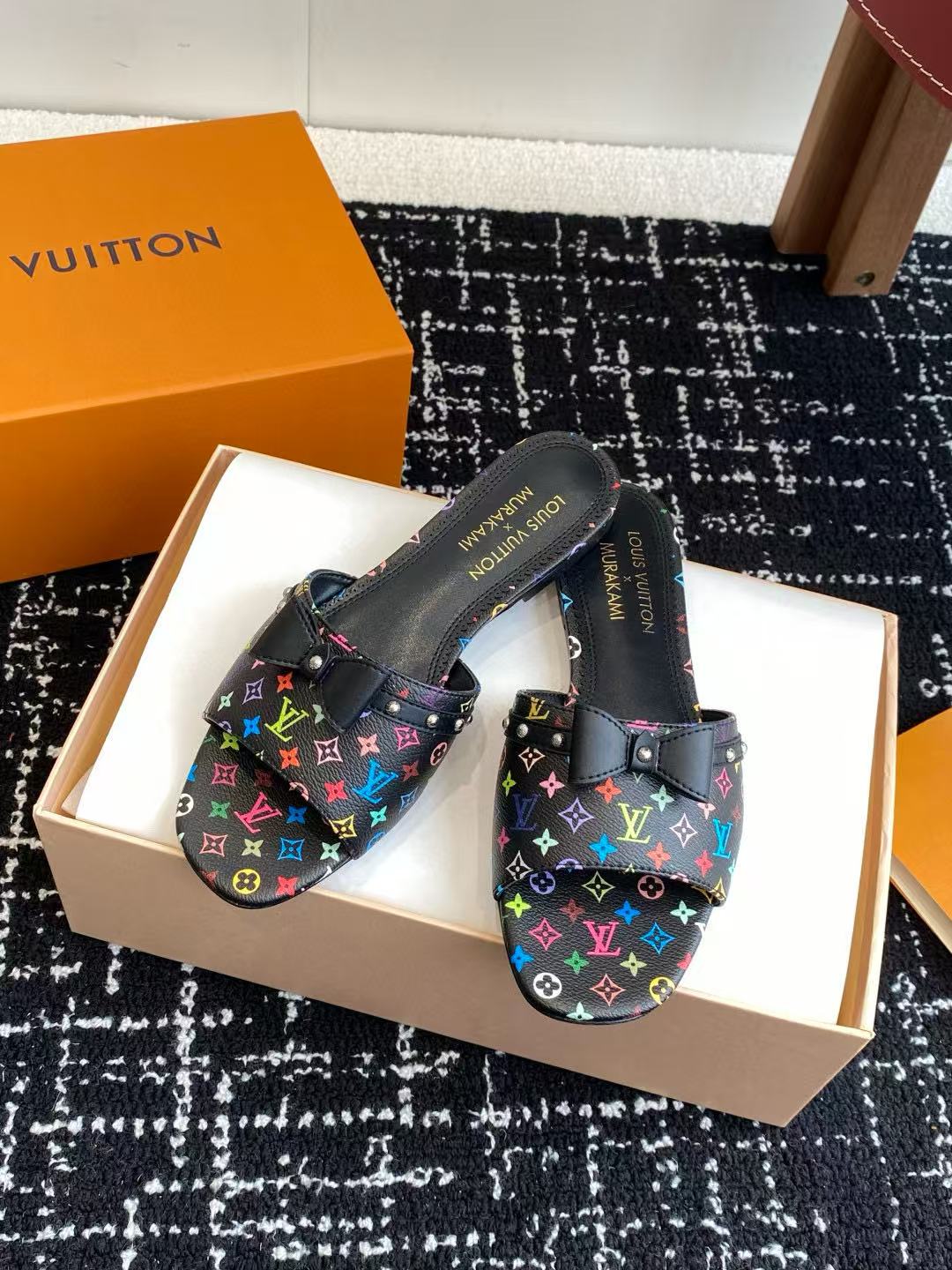 LV 高品質ボウシープスキンスリッパ【50％割引+送料無料】