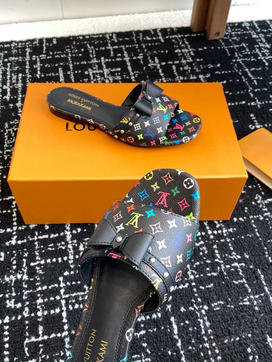LV 高品質ボウシープスキンスリッパ【50％割引+送料無料】