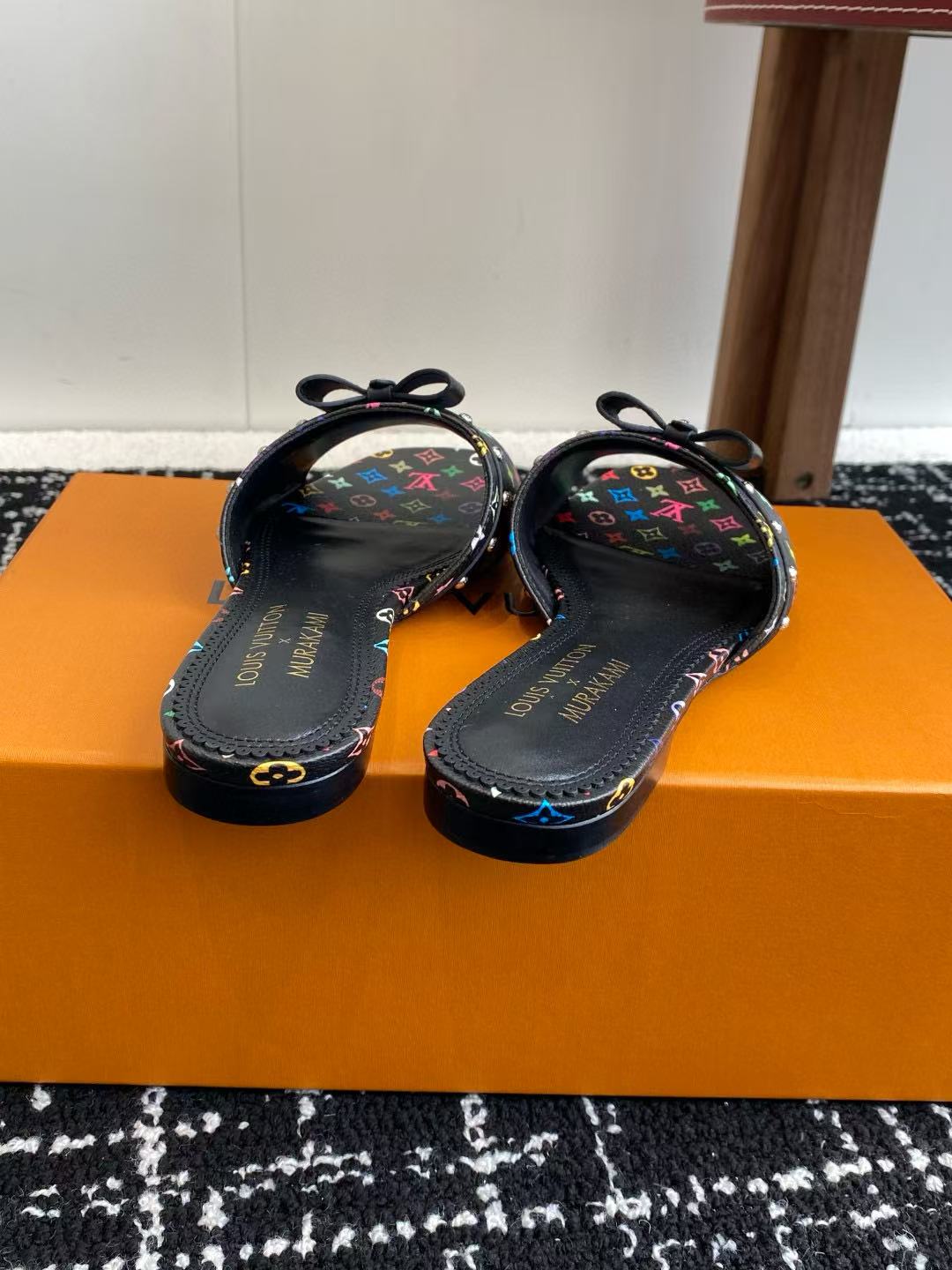 LV 高品質ボウシープスキンスリッパ【50％割引+送料無料】