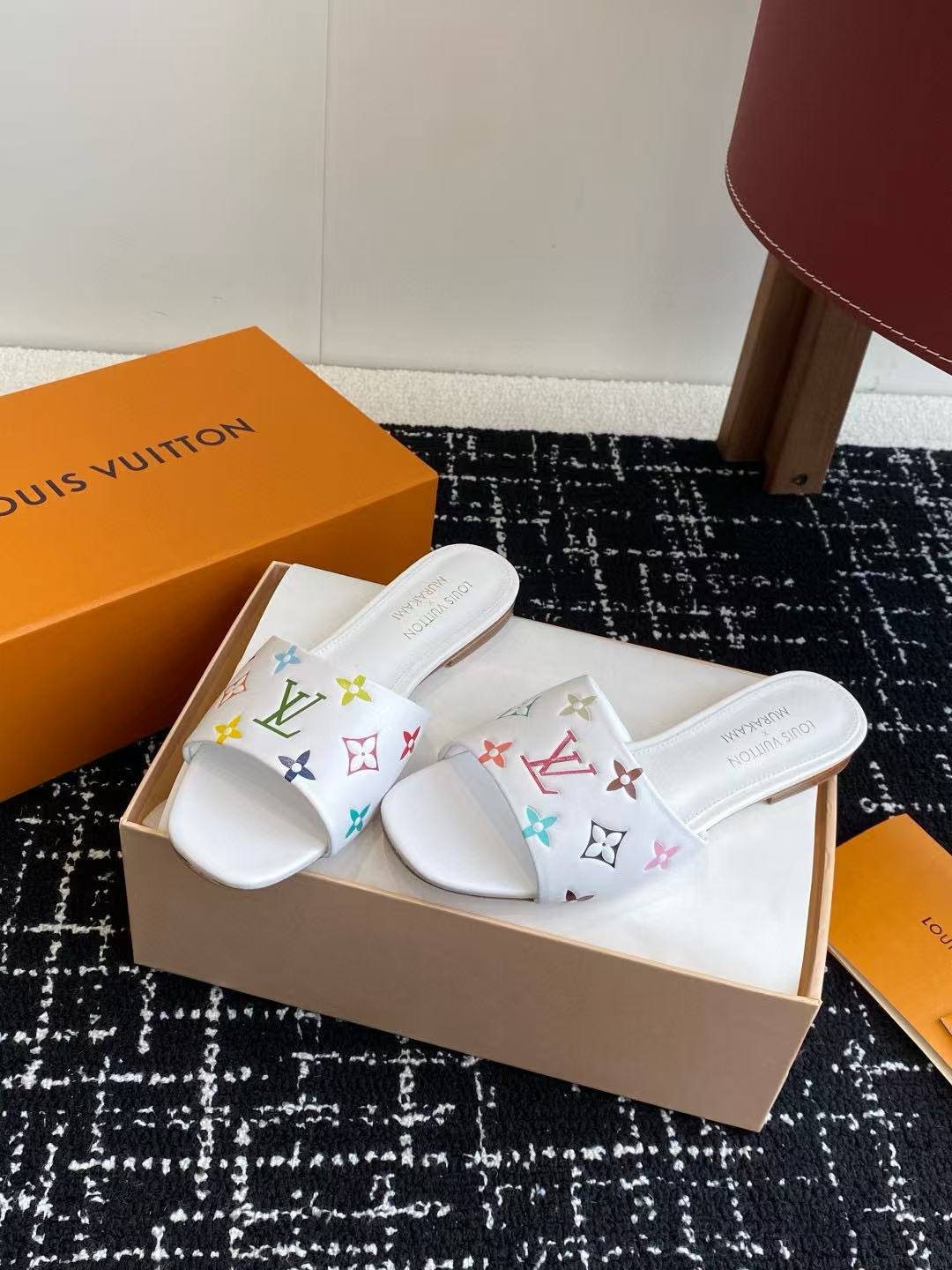 LV 高品質四つ葉のクローバーシープスキンスリッパ【50％割引+送料無料】