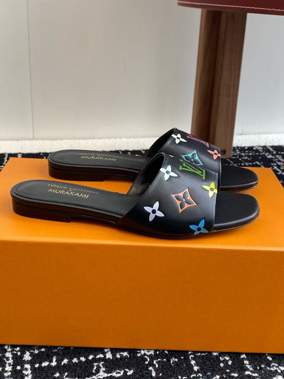 LV 高品質四つ葉のクローバーシープスキンスリッパ【50％割引+送料無料】