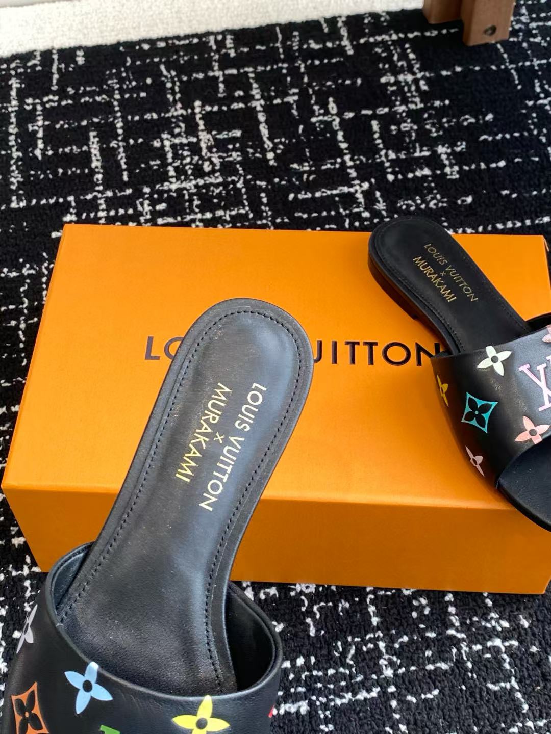 LV 高品質四つ葉のクローバーシープスキンスリッパ【50％割引+送料無料】