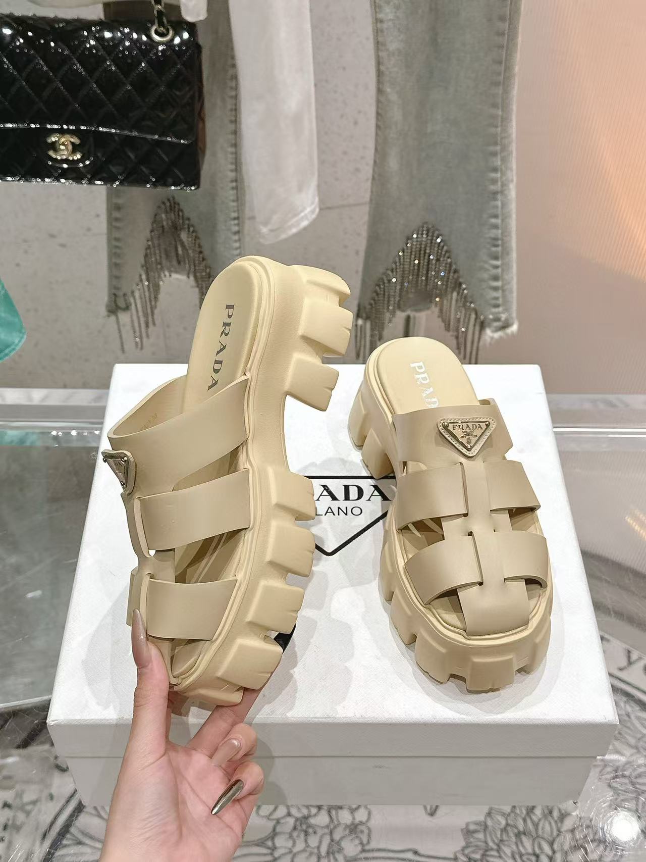 PR4DA 高品質三角ロゴ厚底スリッパ【50％割引+送料無料】