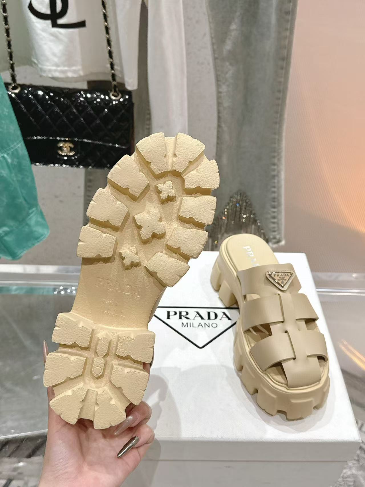 PR4DA 高品質三角ロゴ厚底スリッパ【50％割引+送料無料】