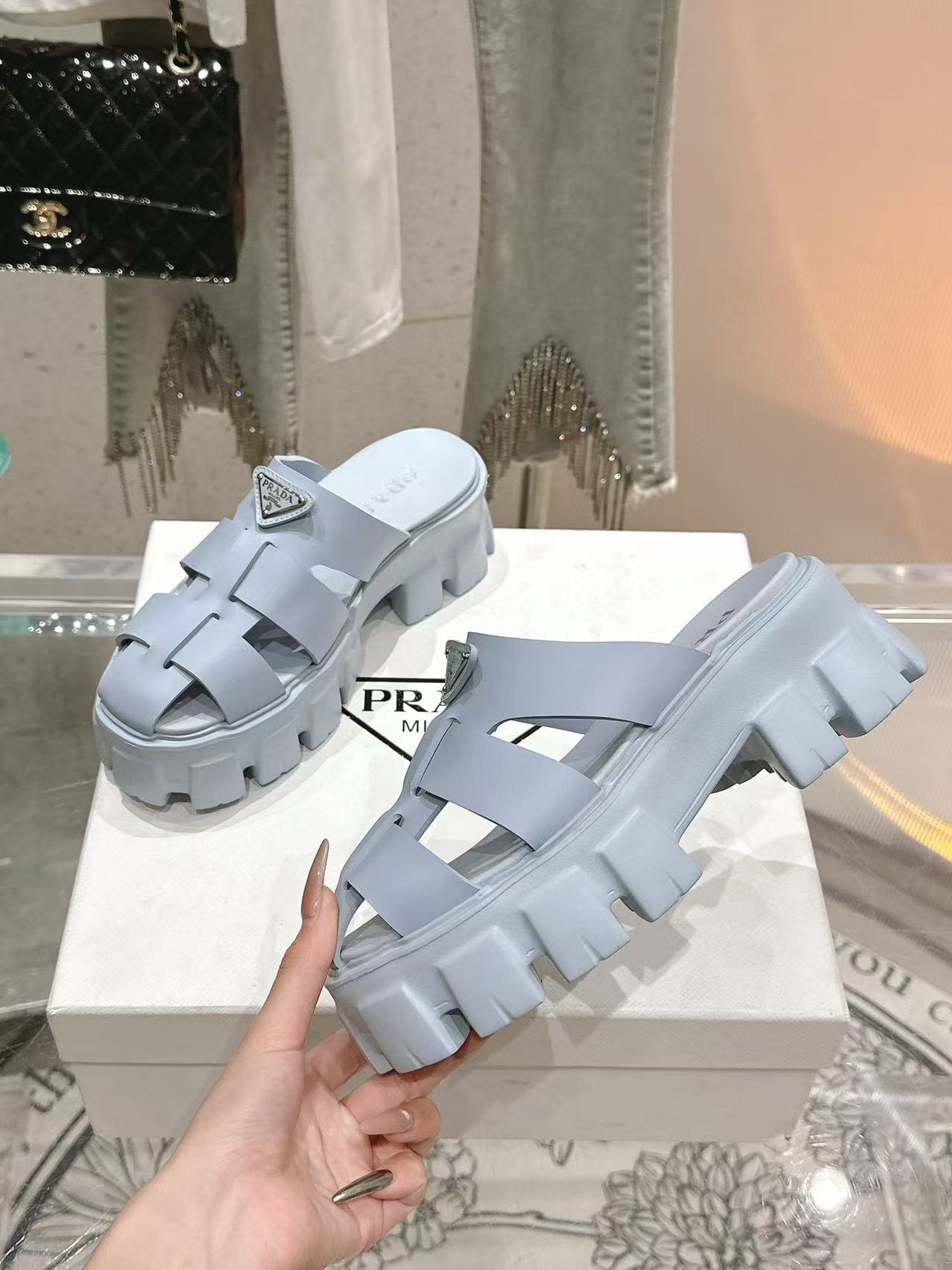PR4DA 高品質三角ロゴ厚底スリッパ【50％割引+送料無料】