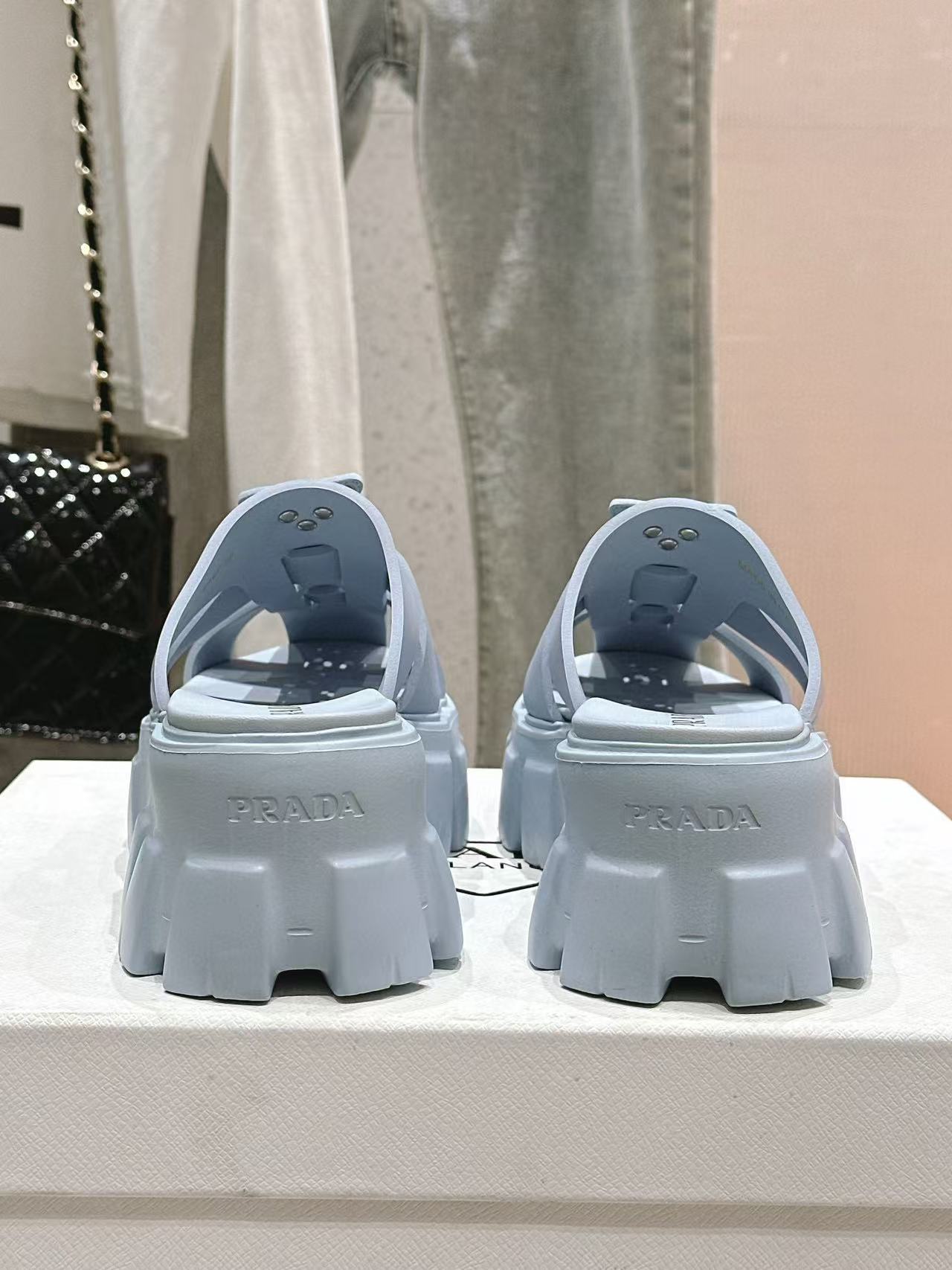 PR4DA 高品質三角ロゴ厚底スリッパ【50％割引+送料無料】