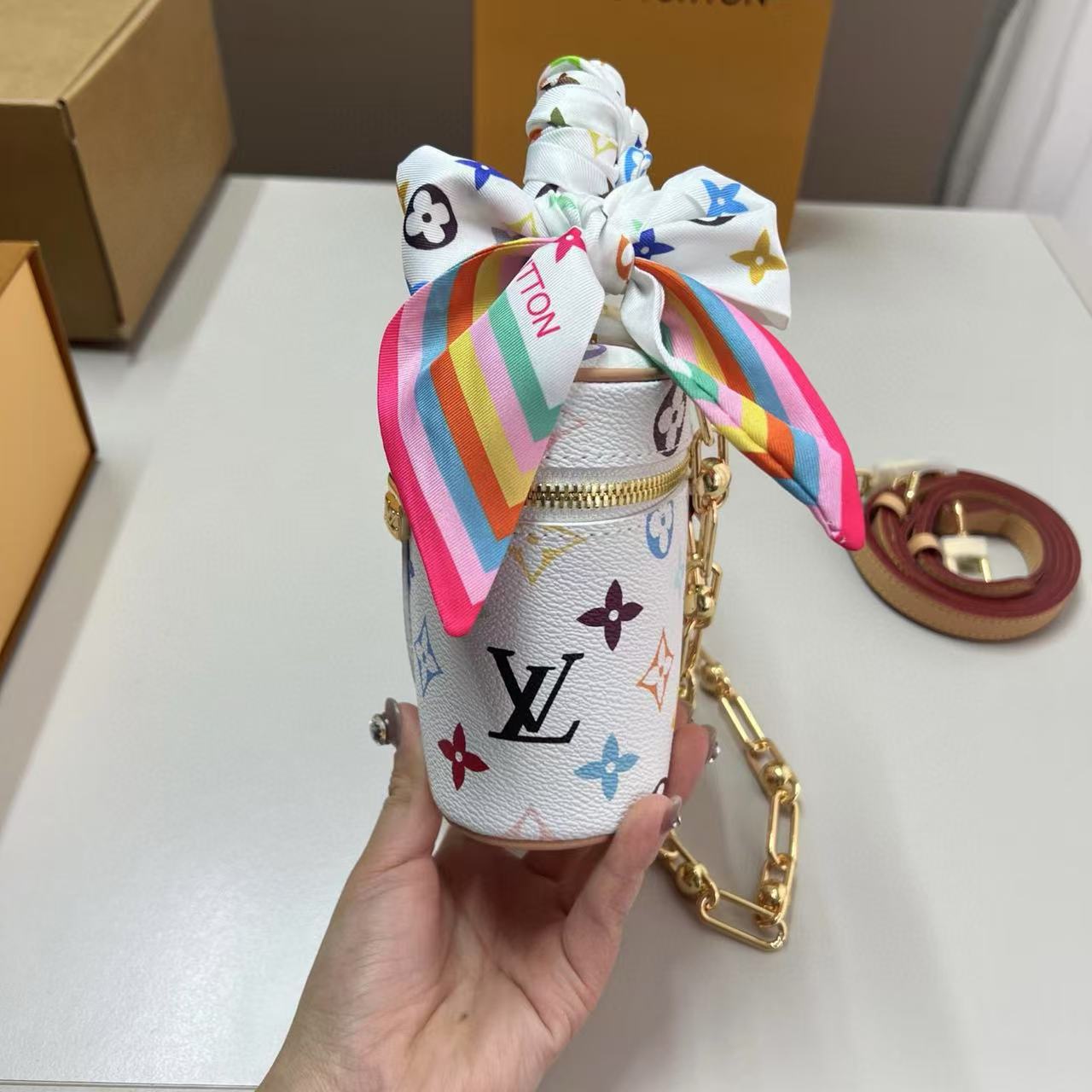 LVチェーンコスメバッグ【 50％割引+送料無料】