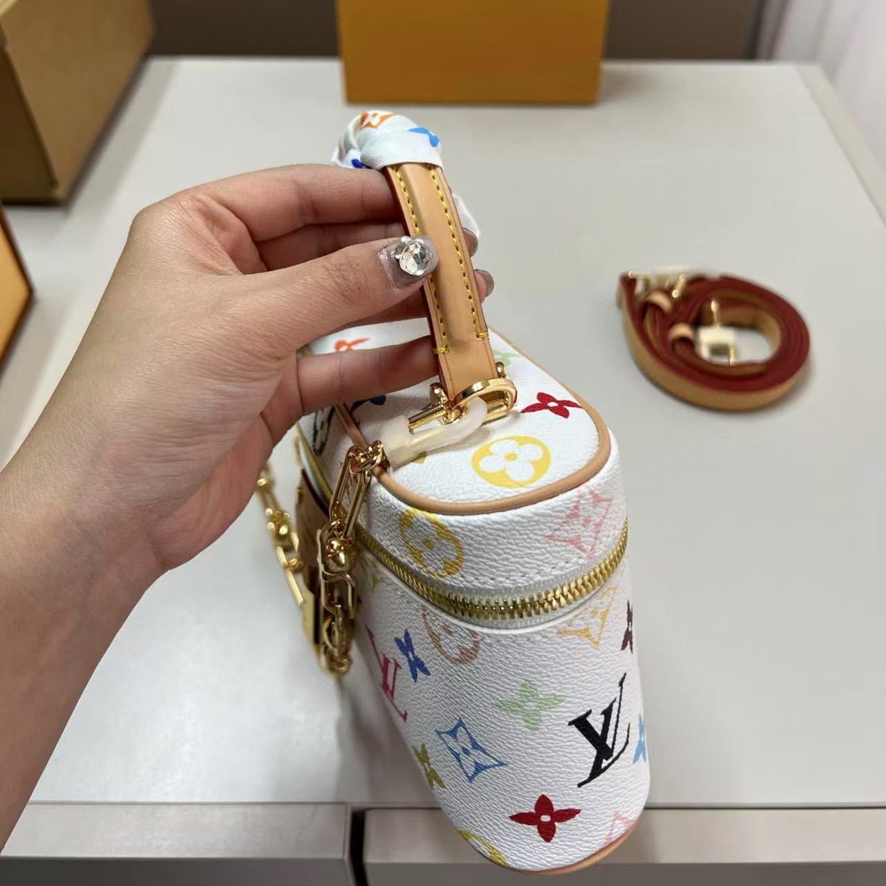 LVチェーンコスメバッグ【 50％割引+送料無料】
