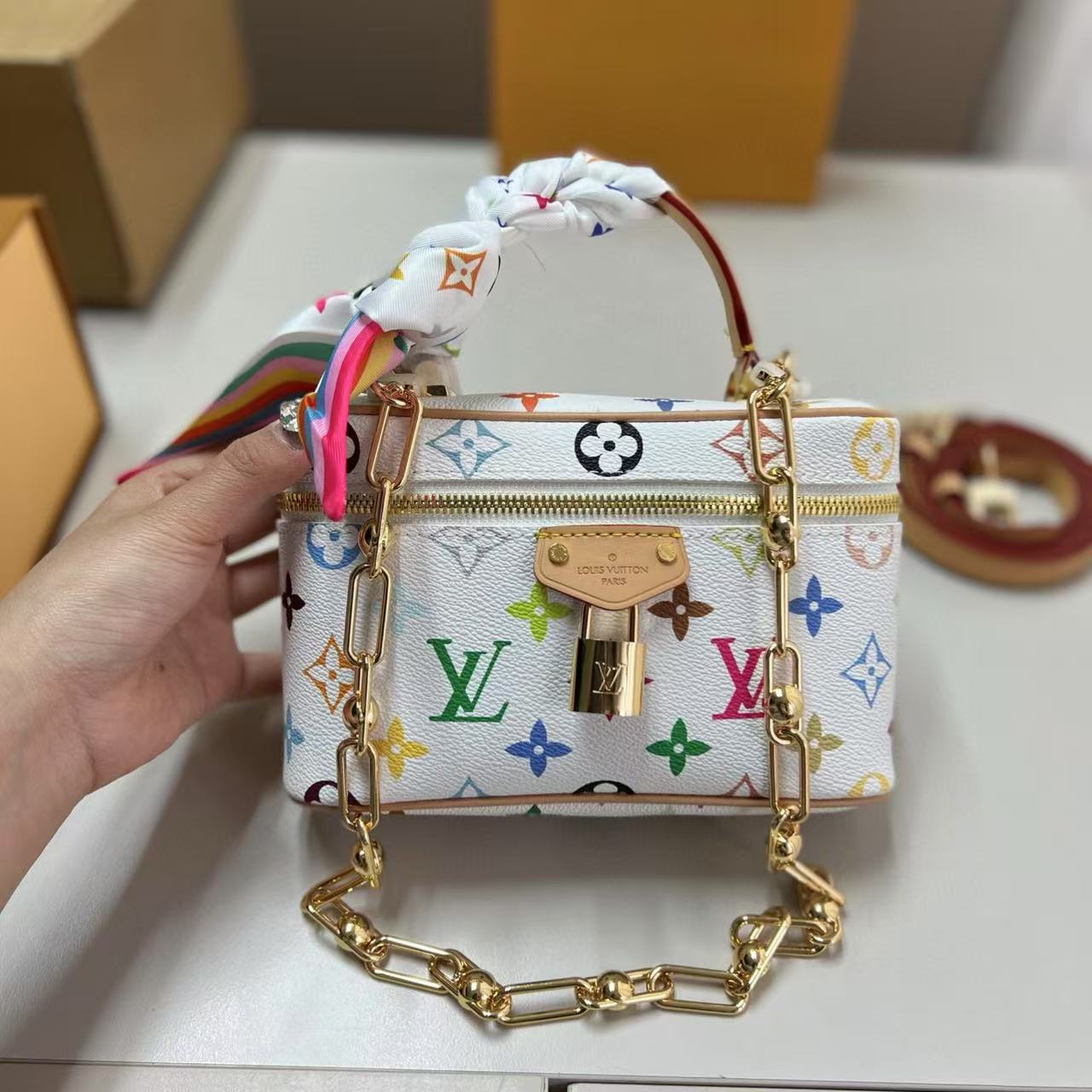 LVチェーンコスメバッグ【 50％割引+送料無料】