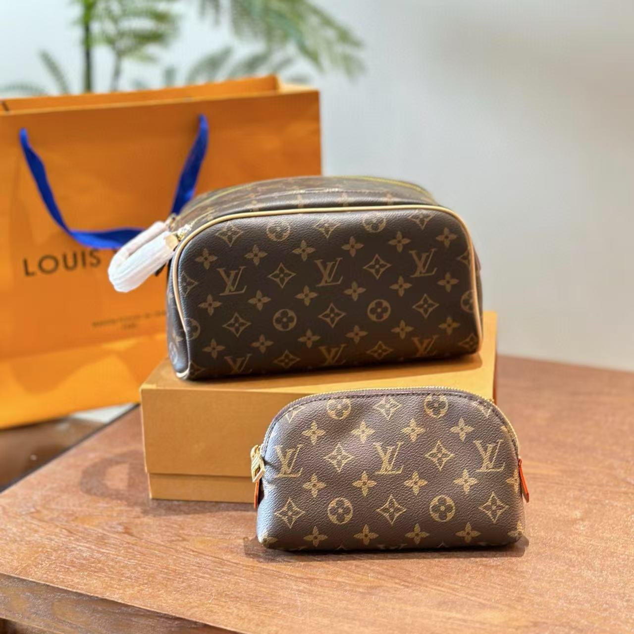 LV 2 in 1 コスメバッグ【 50％割引+送料無料】
