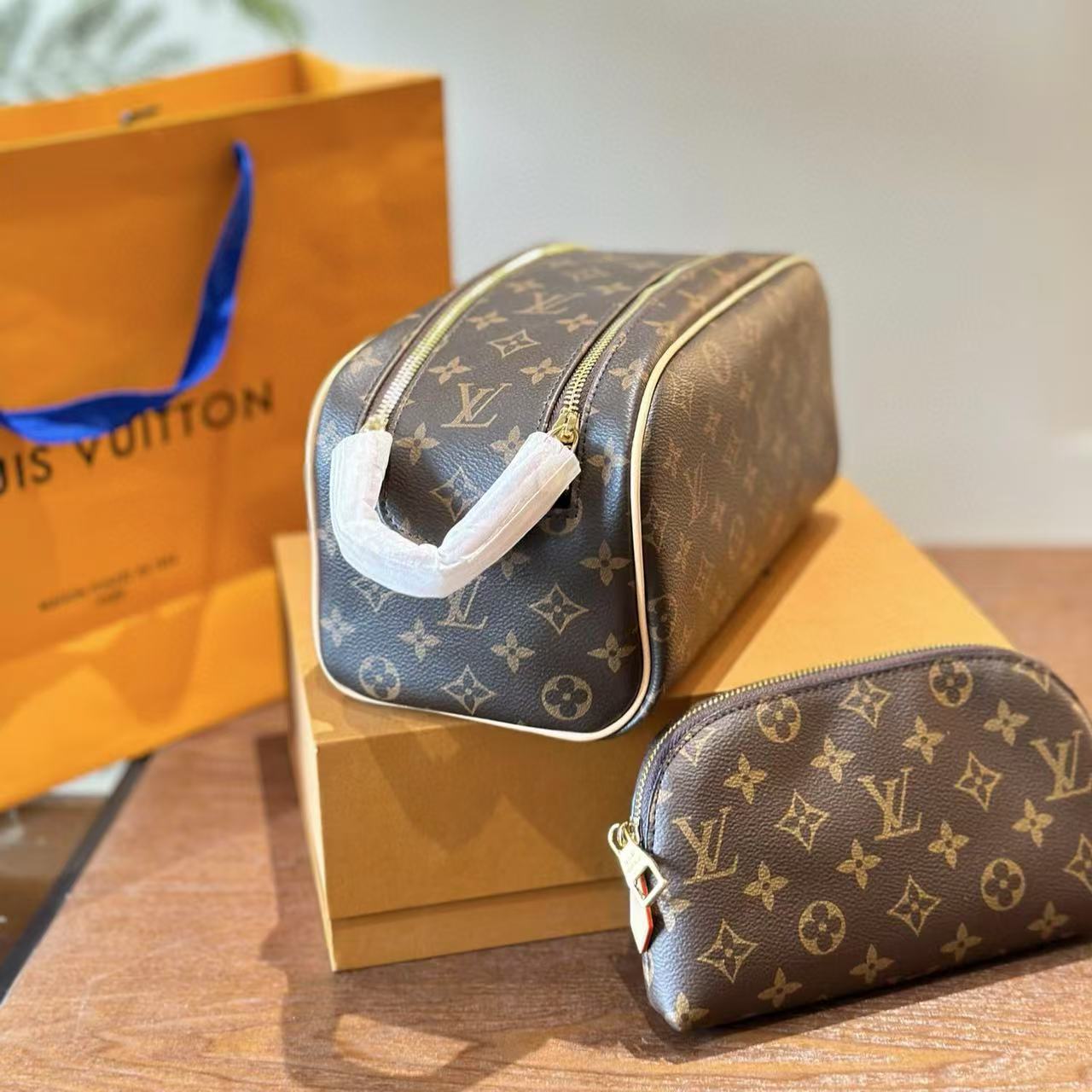 LV 2 in 1 コスメバッグ【 50％割引+送料無料】