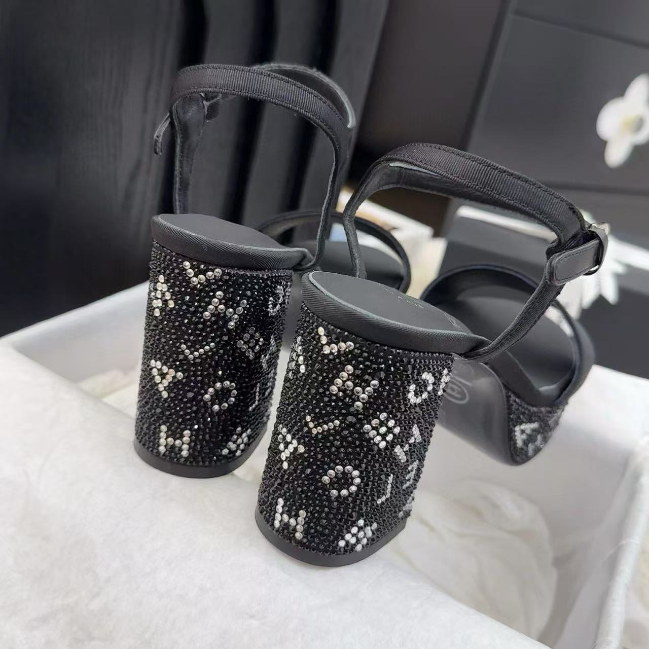 CHANE1 高品質ダイヤモンド文字ハイヒールサンダル【50％割引+送料無料】