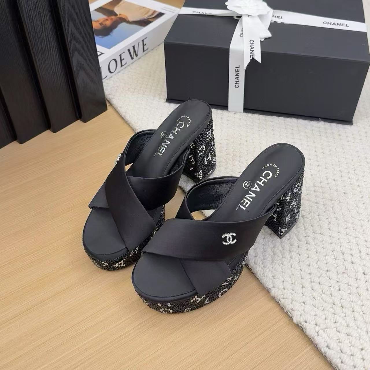 CHANE1 高品質ダイヤモンド文字ウェッジシューズ【50%割引+送料無料】