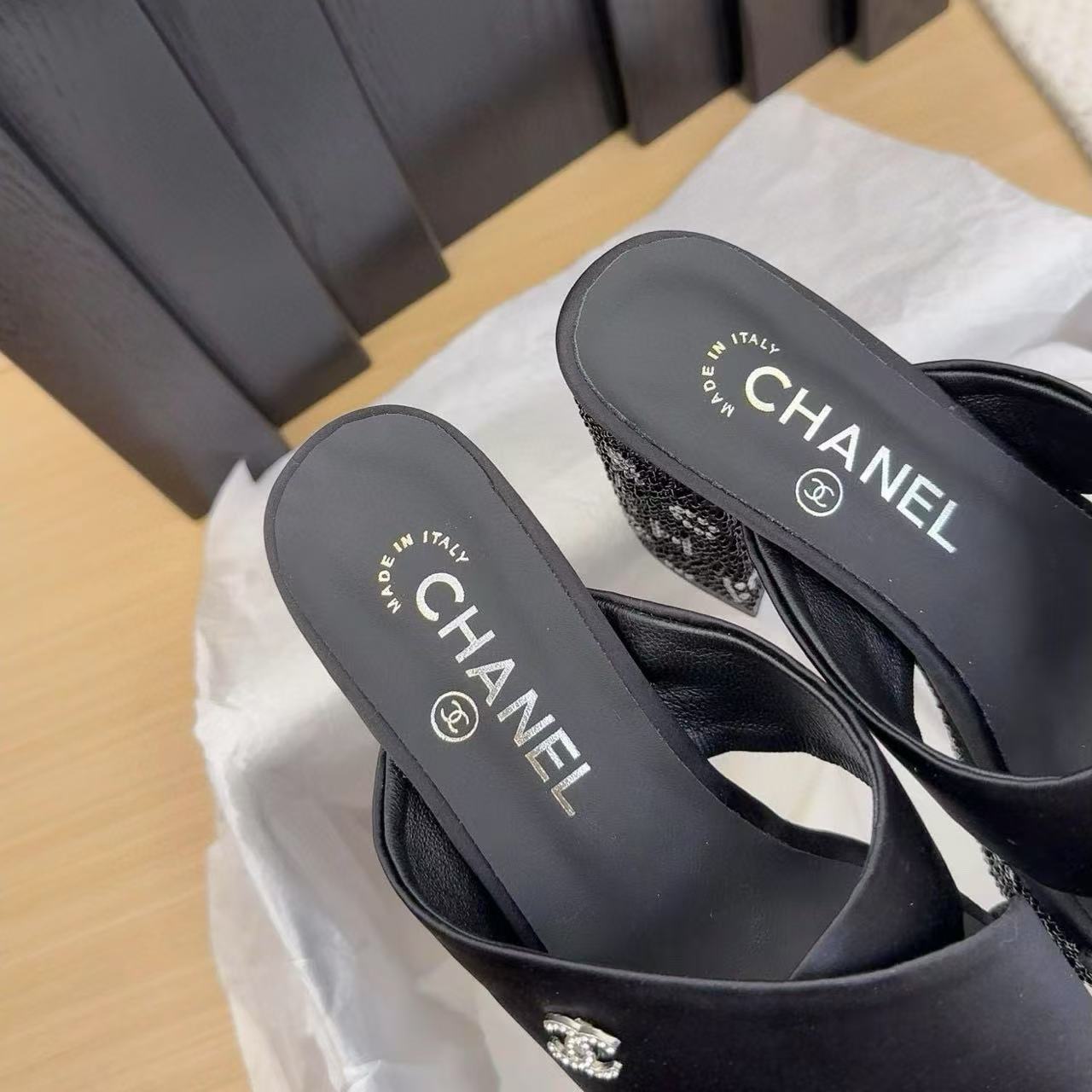 CHANE1 高品質ダイヤモンド文字ウェッジシューズ【50%割引+送料無料】
