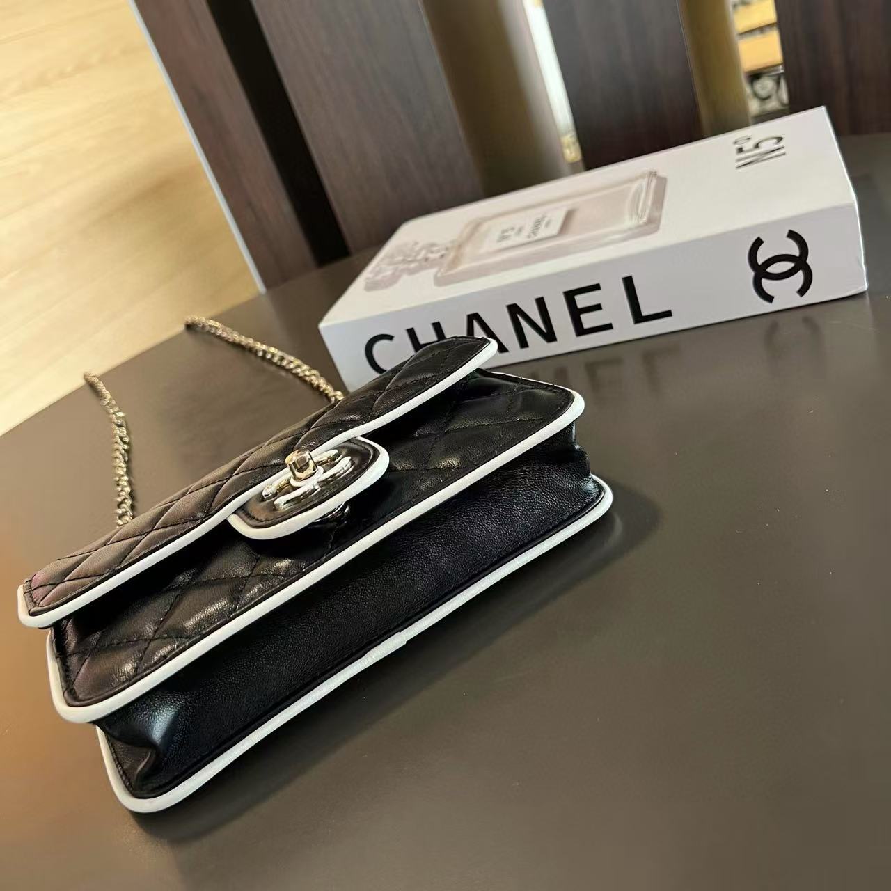 CHANE1 ブラックとホワイトのカラーマッチングチェーンショルダークロスボディバッグ【 50％割引+送料無料】