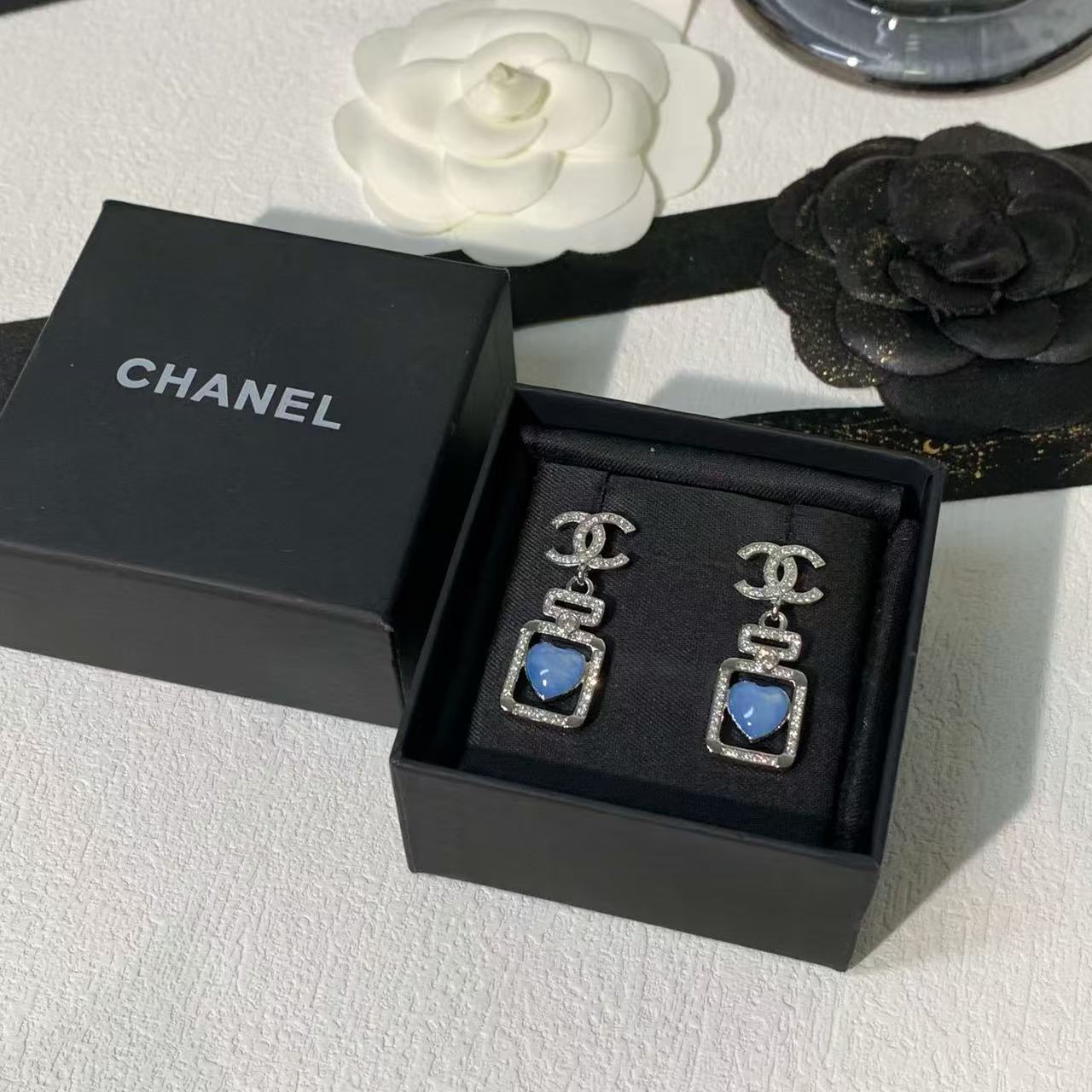 CHANE1 ラブハート ダイヤモンド ダブルC ブルー スタッド イヤリング【 50％割引+送料無料】