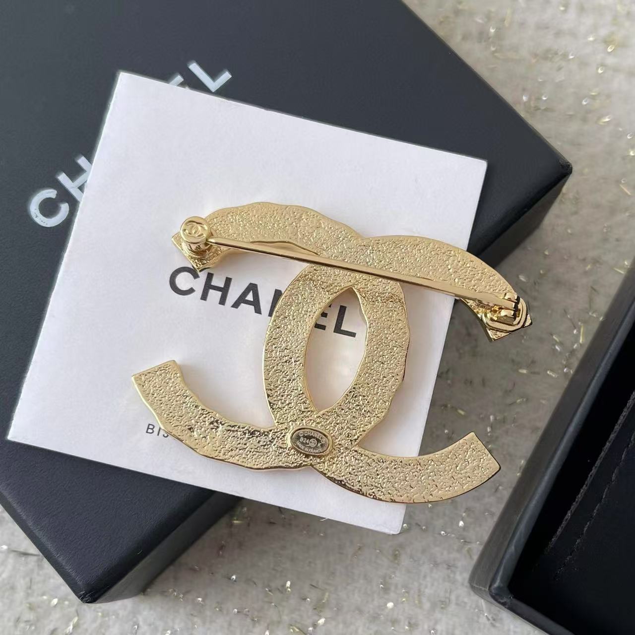 CHANE1 ダブルCブローチ【 50％割引+送料無料】