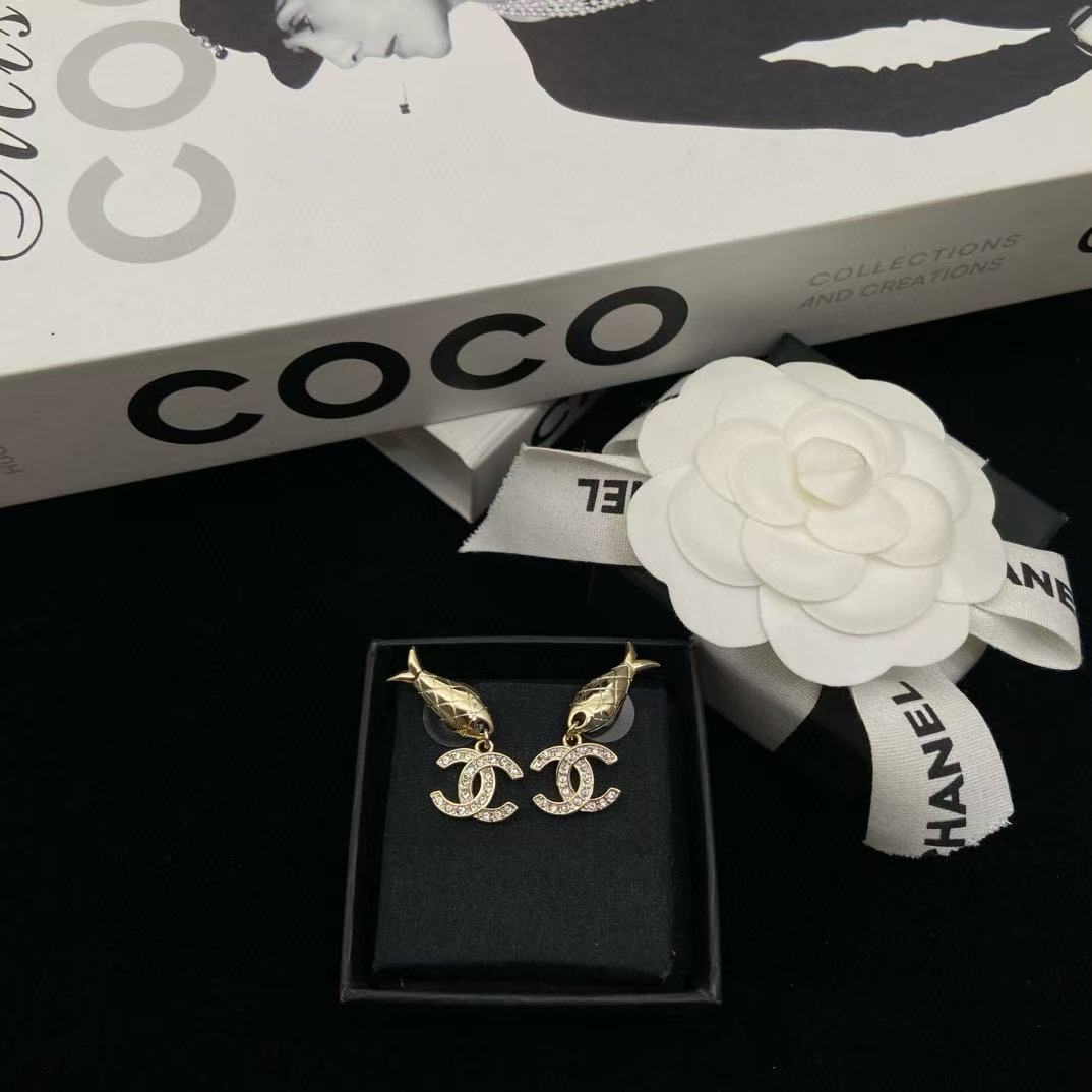 CHANE1 ダブルC スモールフィッシュ イヤリング【 50％割引+送料無料】