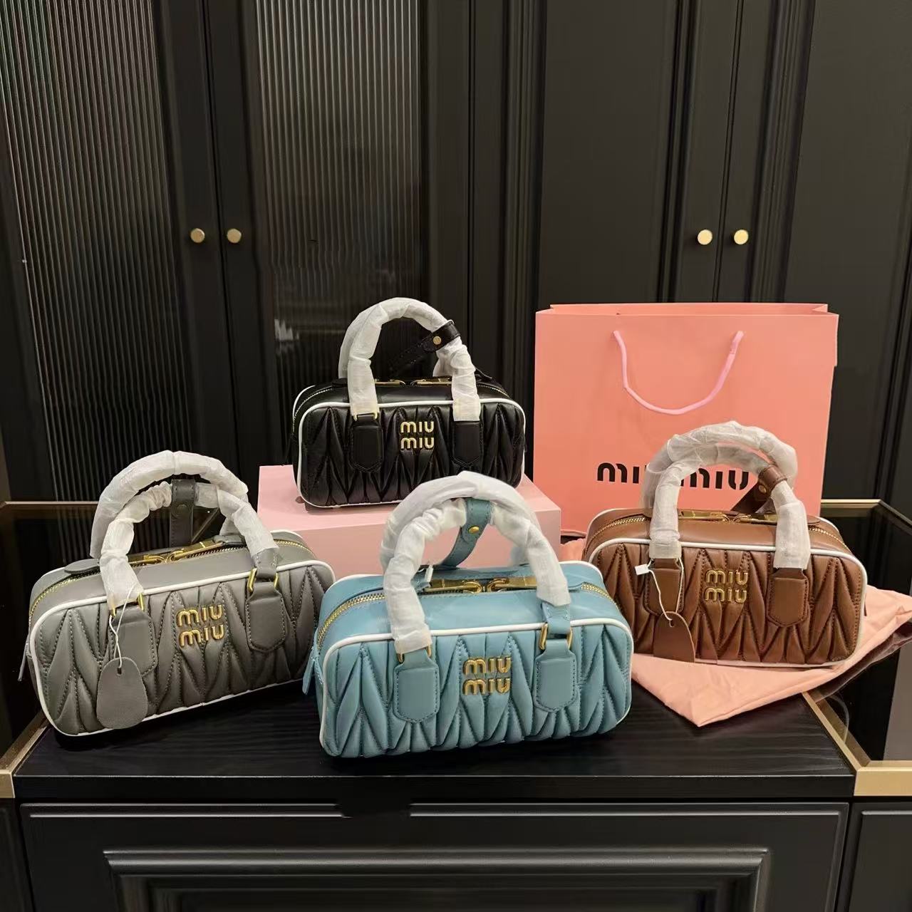 M1UM1U プリーツボウリングバッグ【50％割引+送料無料】