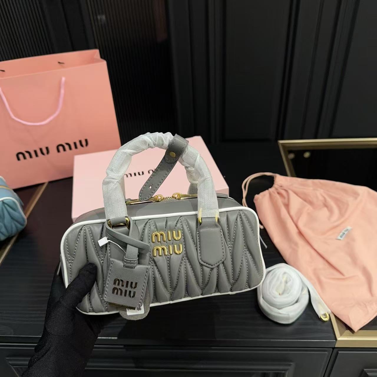 M1UM1U プリーツボウリングバッグ【50％割引+送料無料】