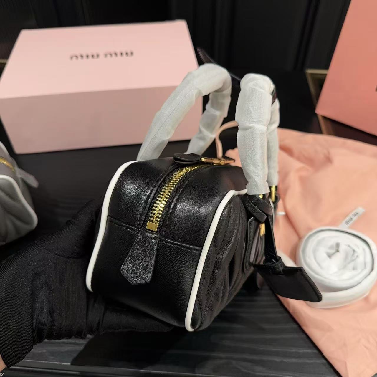 M1UM1U プリーツボウリングバッグ【50％割引+送料無料】