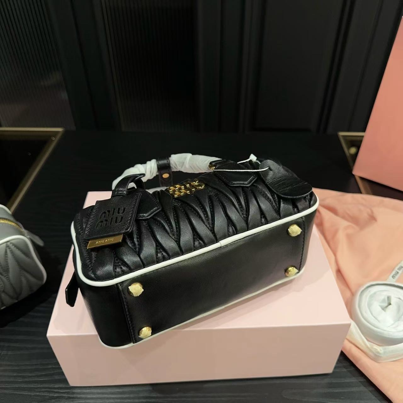 M1UM1U プリーツボウリングバッグ【50％割引+送料無料】