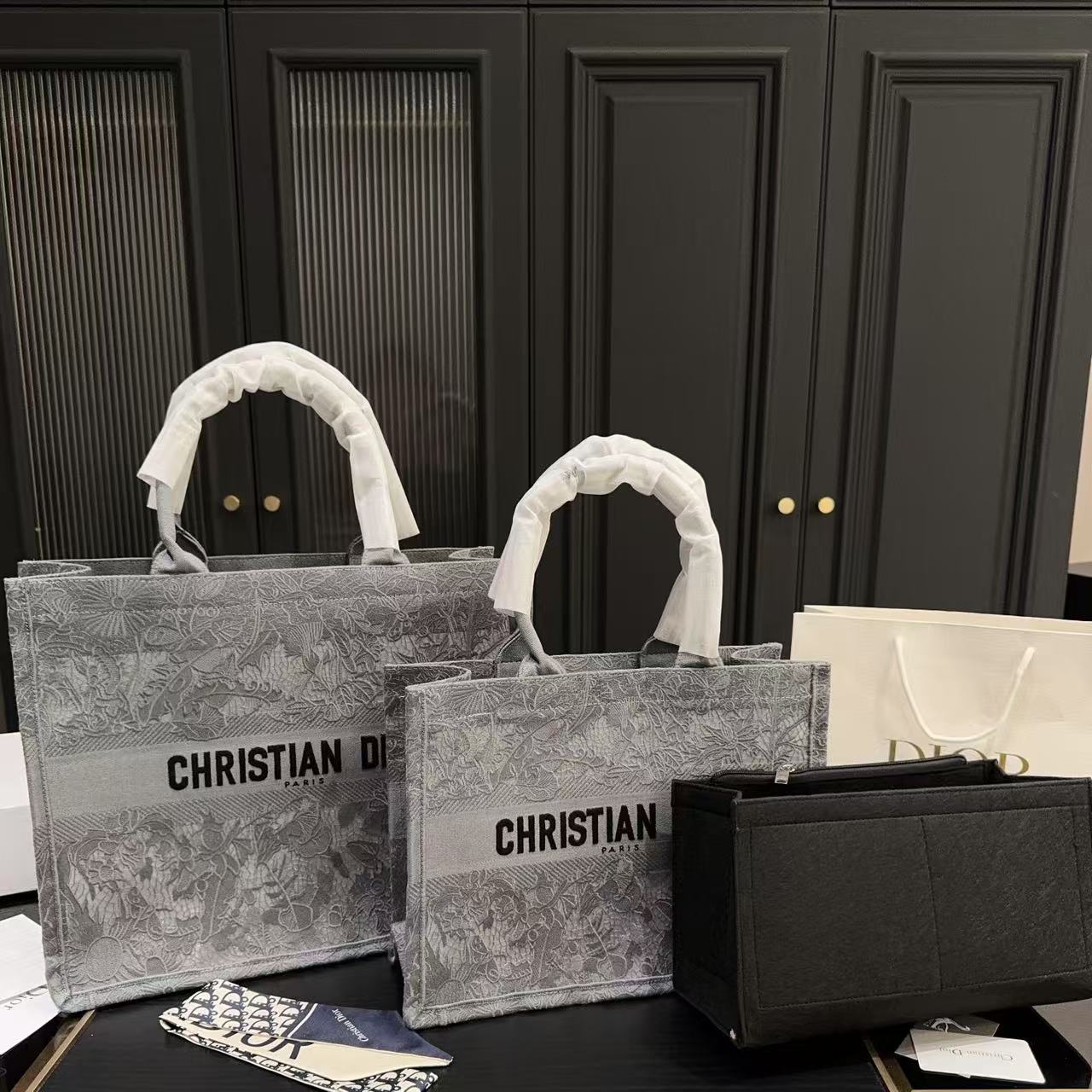 M1UM1U 刺繍トートバッグ【50％割引+送料無料】