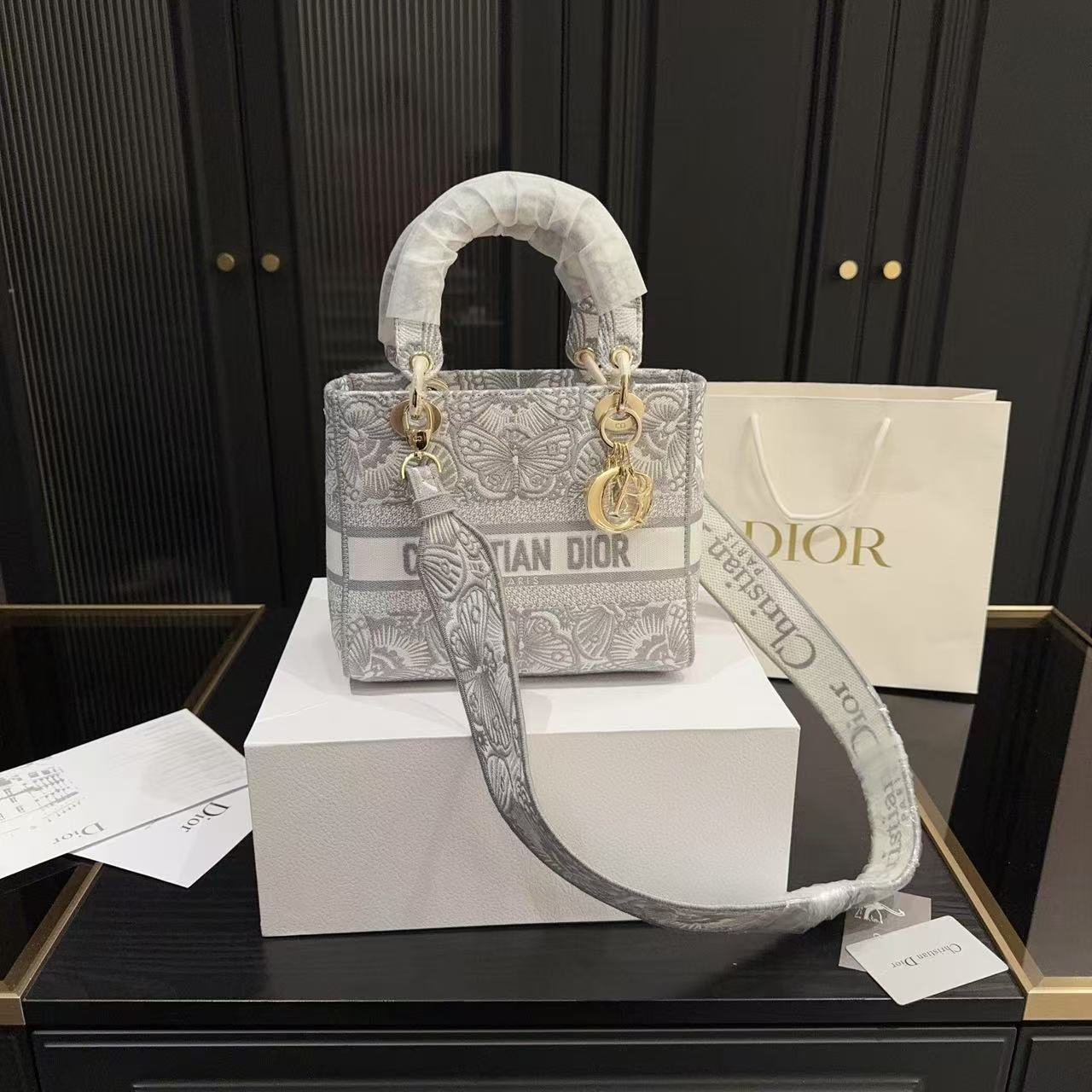 DI0R 高品質刺繍バタフライハンドバッグ【50％割引+送料無料】