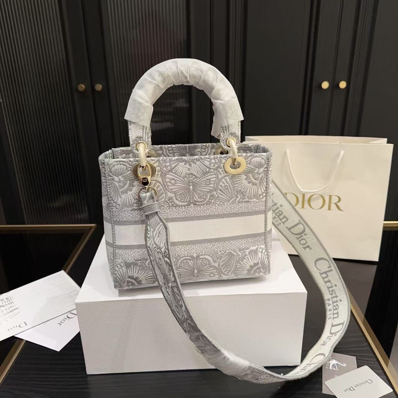 DI0R 高品質刺繍バタフライハンドバッグ【50％割引+送料無料】