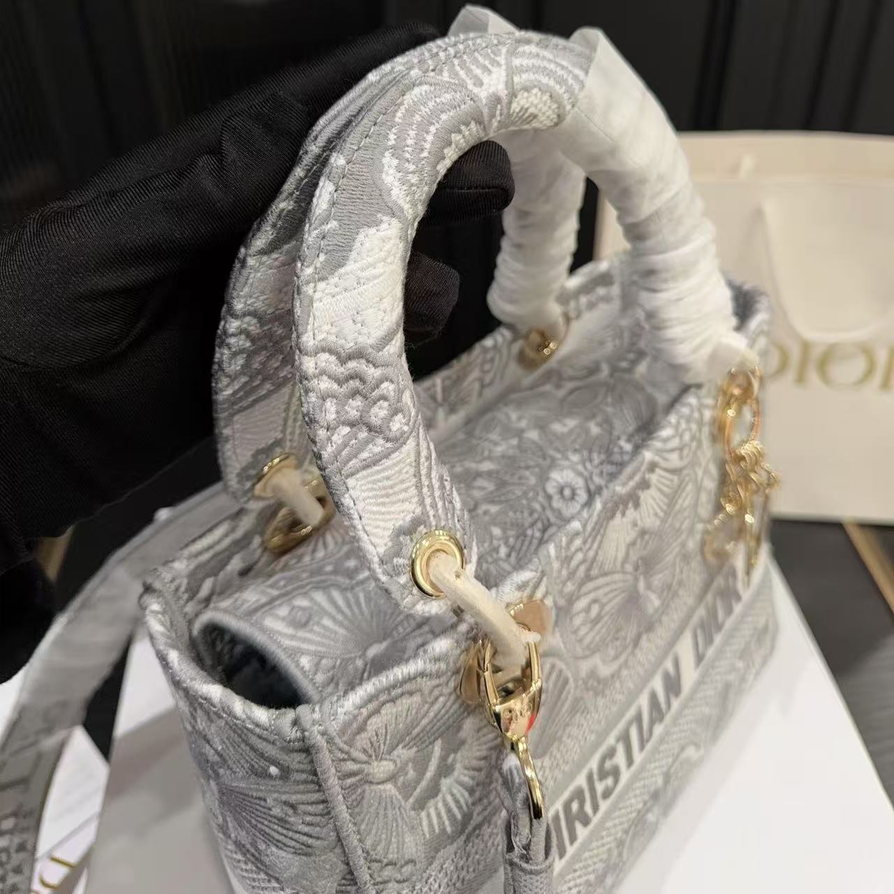 DI0R 高品質刺繍バタフライハンドバッグ【50％割引+送料無料】