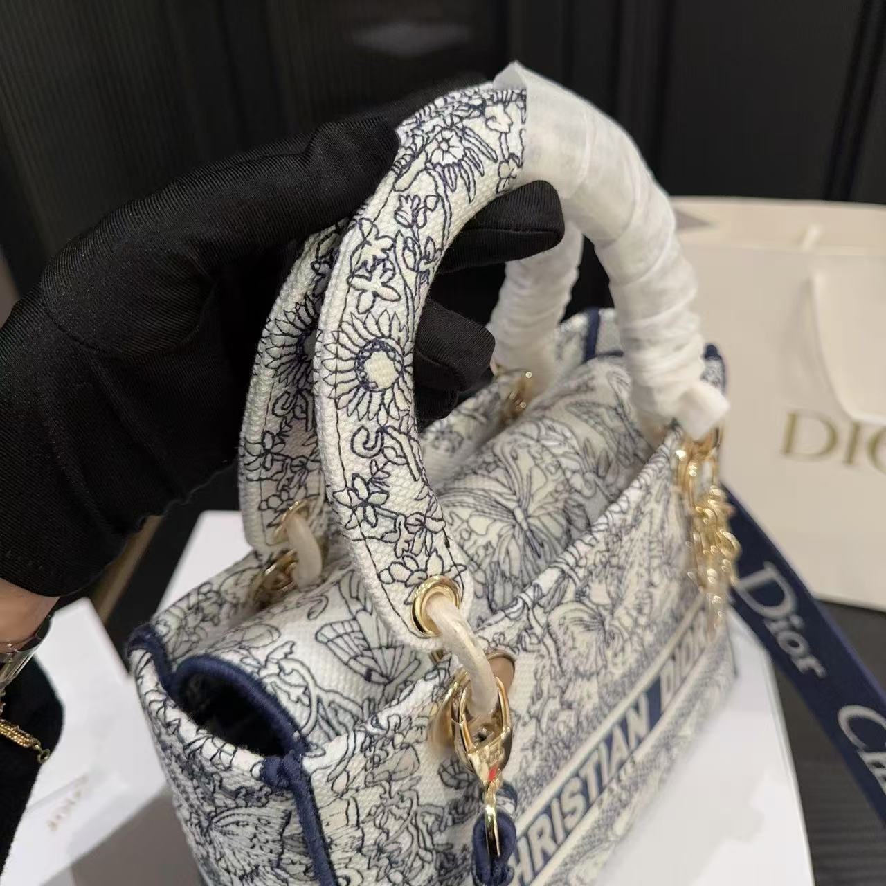 DI0R 高品質刺繍蝶ブルーハンドバッグ【50％割引+送料無料】