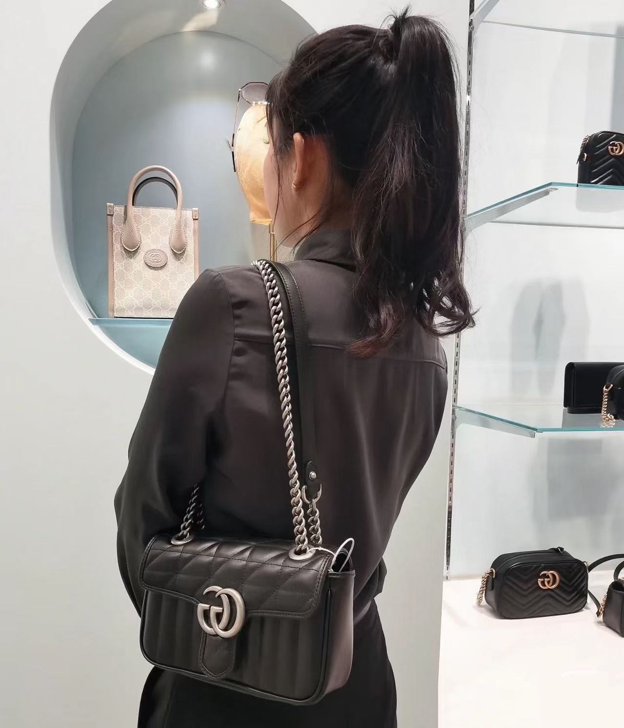 GUCC1 レザーチェーン アンダーアームバッグ【50％割引+送料無料】