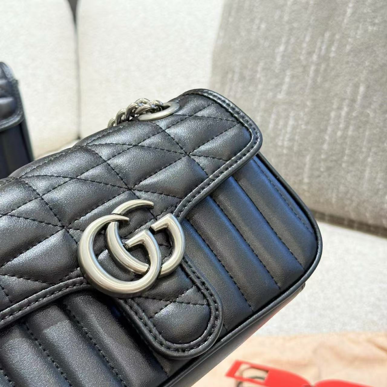 GUCC1 レザーチェーン アンダーアームバッグ【50％割引+送料無料】