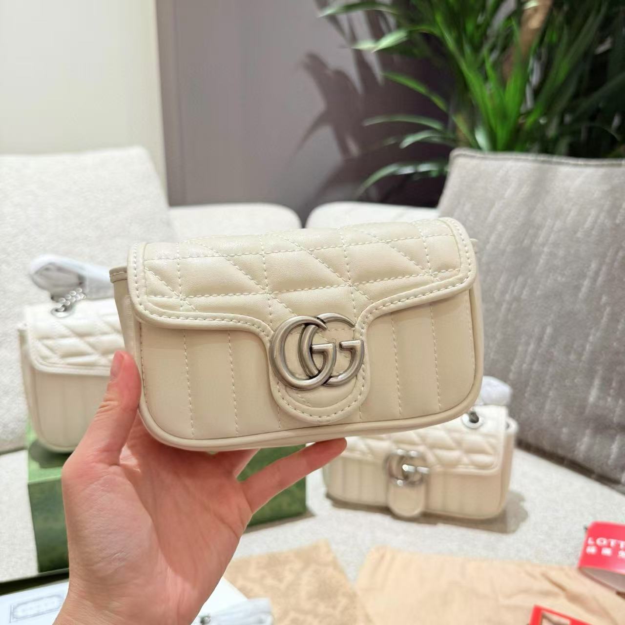 GUCC1 レザーチェーン アンダーアームバッグ【50％割引+送料無料】