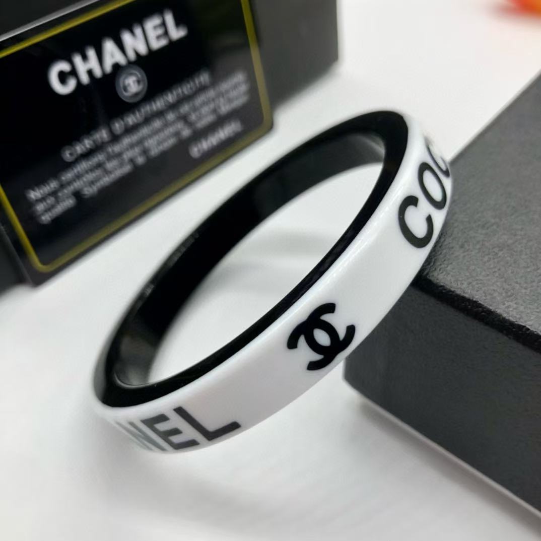 CHANE1 ホワイトレターブレスレット【 50％割引+送料無料】
