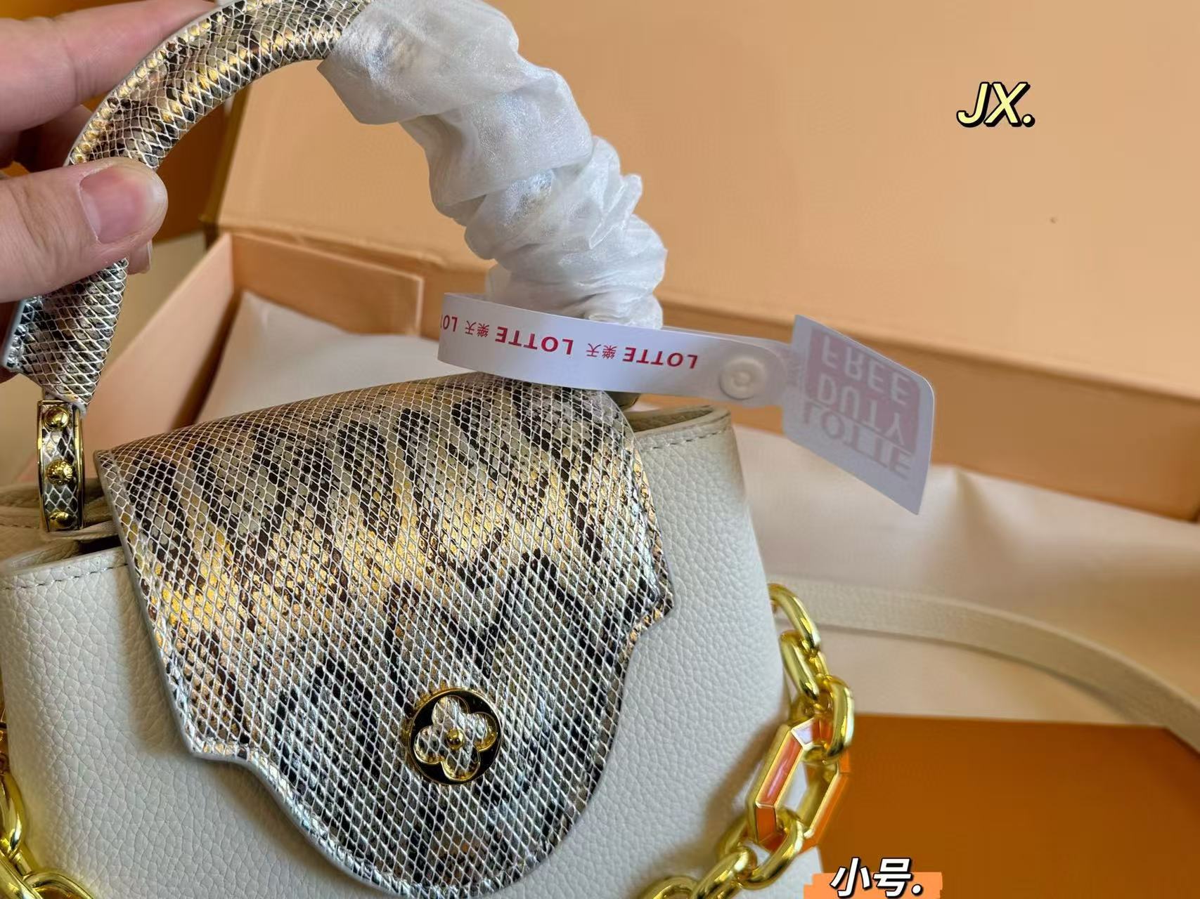 LV Capucinesハンドバッグ【 50％割引+送料無料】