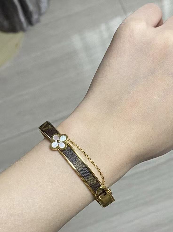 LV 四つ葉のクローバー オールドフラワーブレスレット【 50％割引+送料無料】