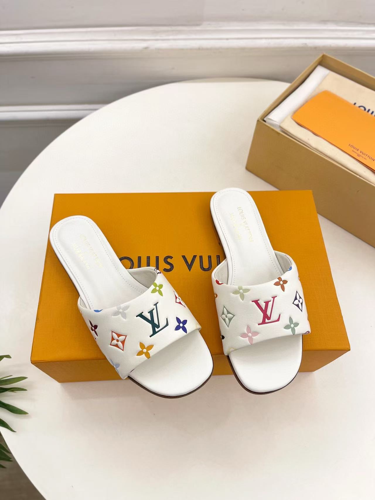 LVの高品質プリントスリッパ【50％割引+送料無料】