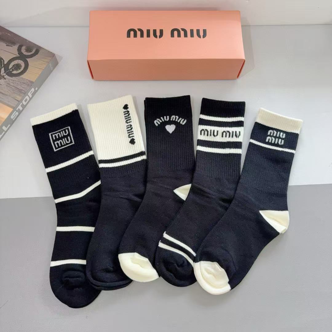M1UM1U おしゃれな靴下5足【 50％割引+送料無料】