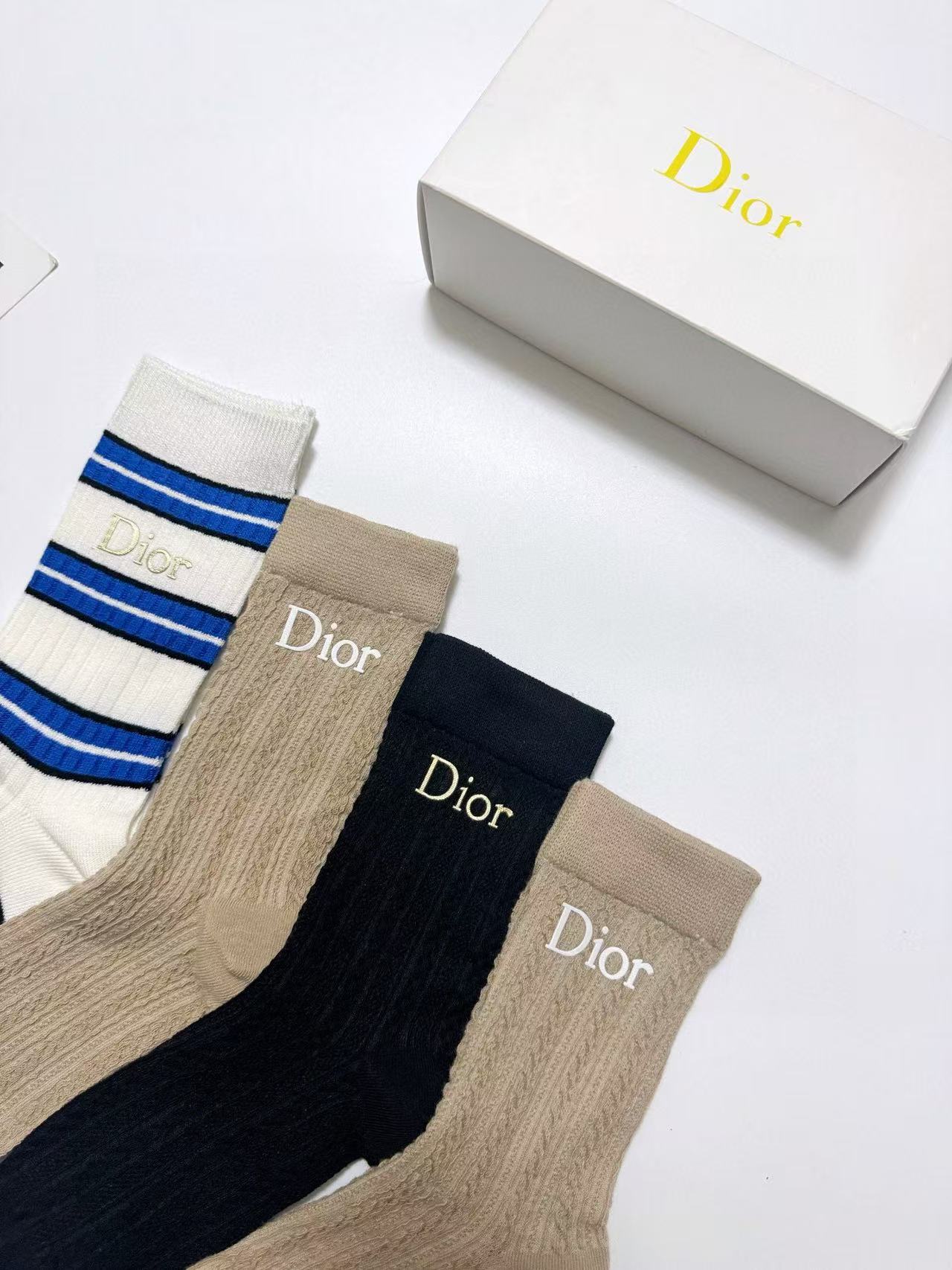 DI0Rクラシックロゴソックス4足組【 50％割引+送料無料】