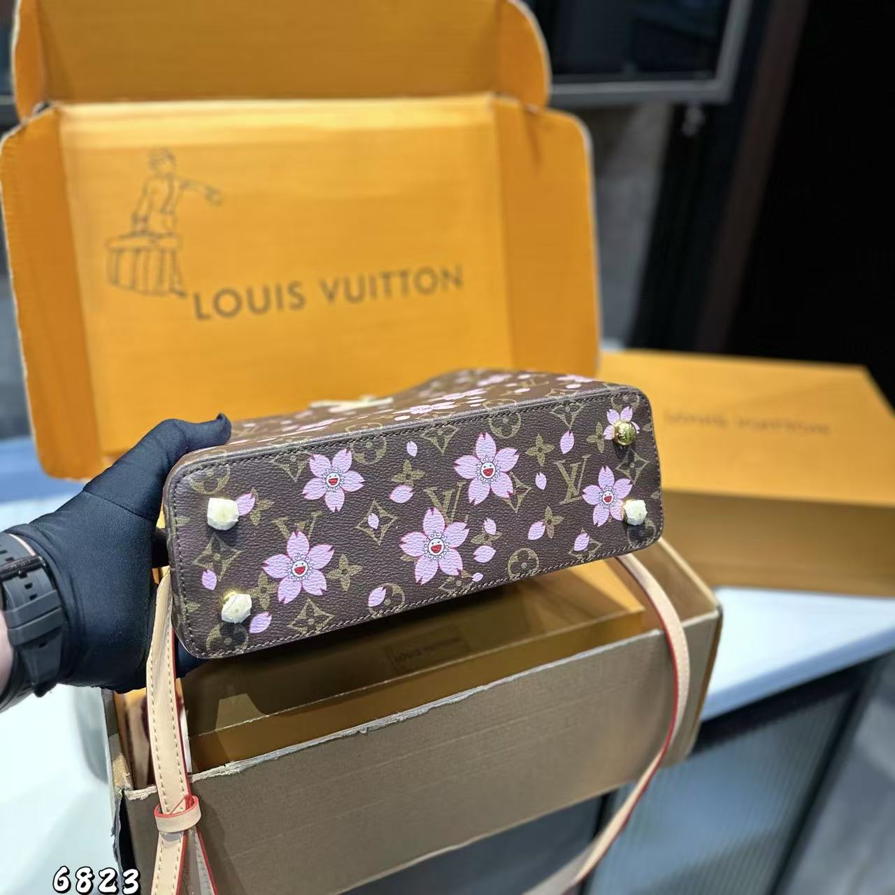 LV Capucinesプリントトートバッグ【 50%割引+送料無料】