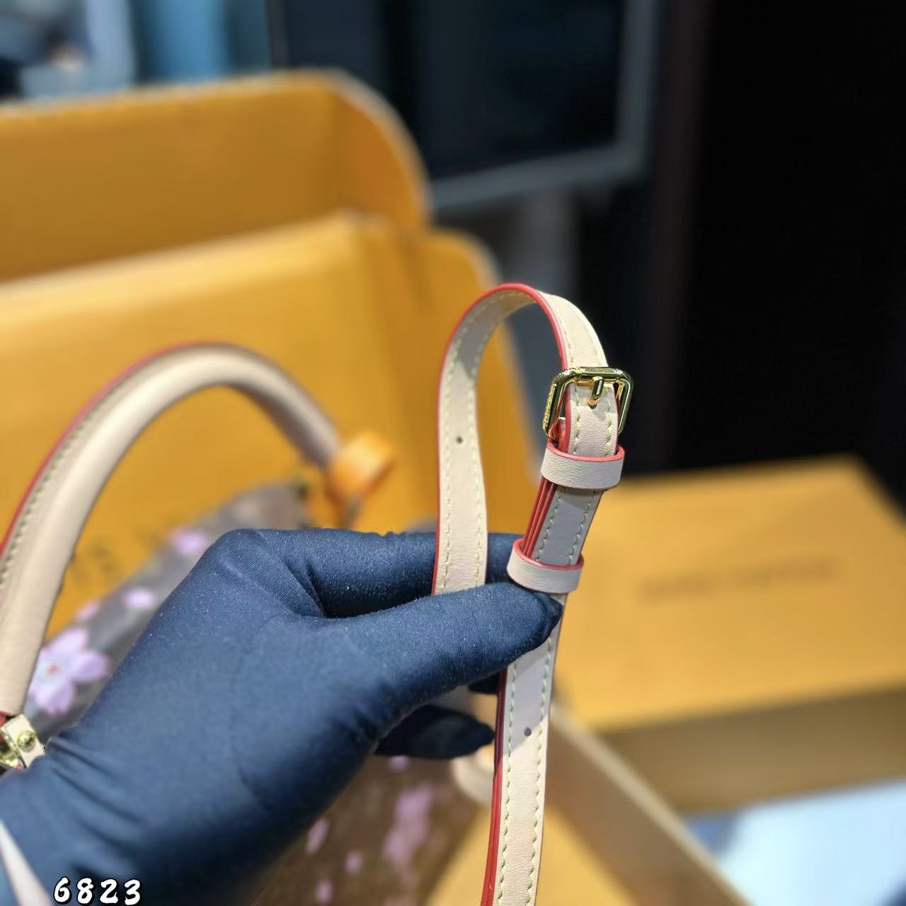 LV Capucinesプリントトートバッグ【 50%割引+送料無料】