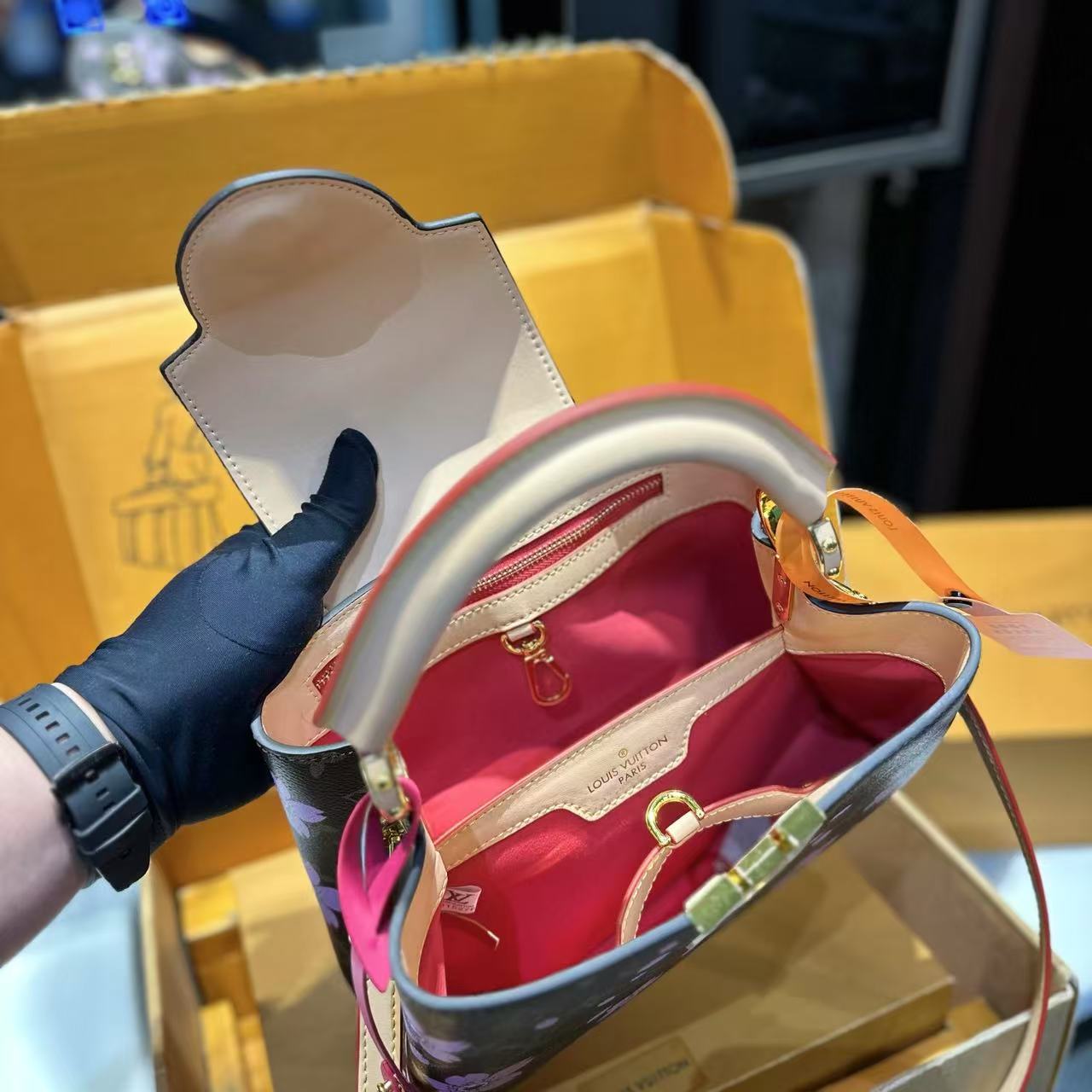 LV Capucinesプリントトートバッグ【 50%割引+送料無料】