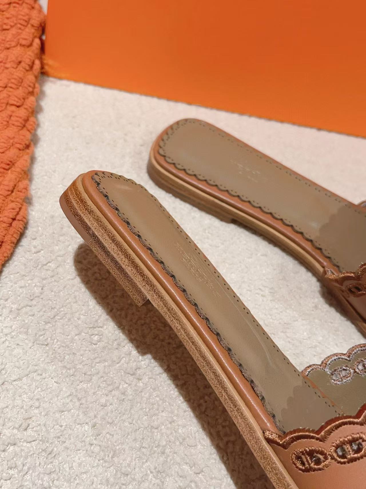 HERME5 高品質中空レザースリッパ【50％割引+送料無料】